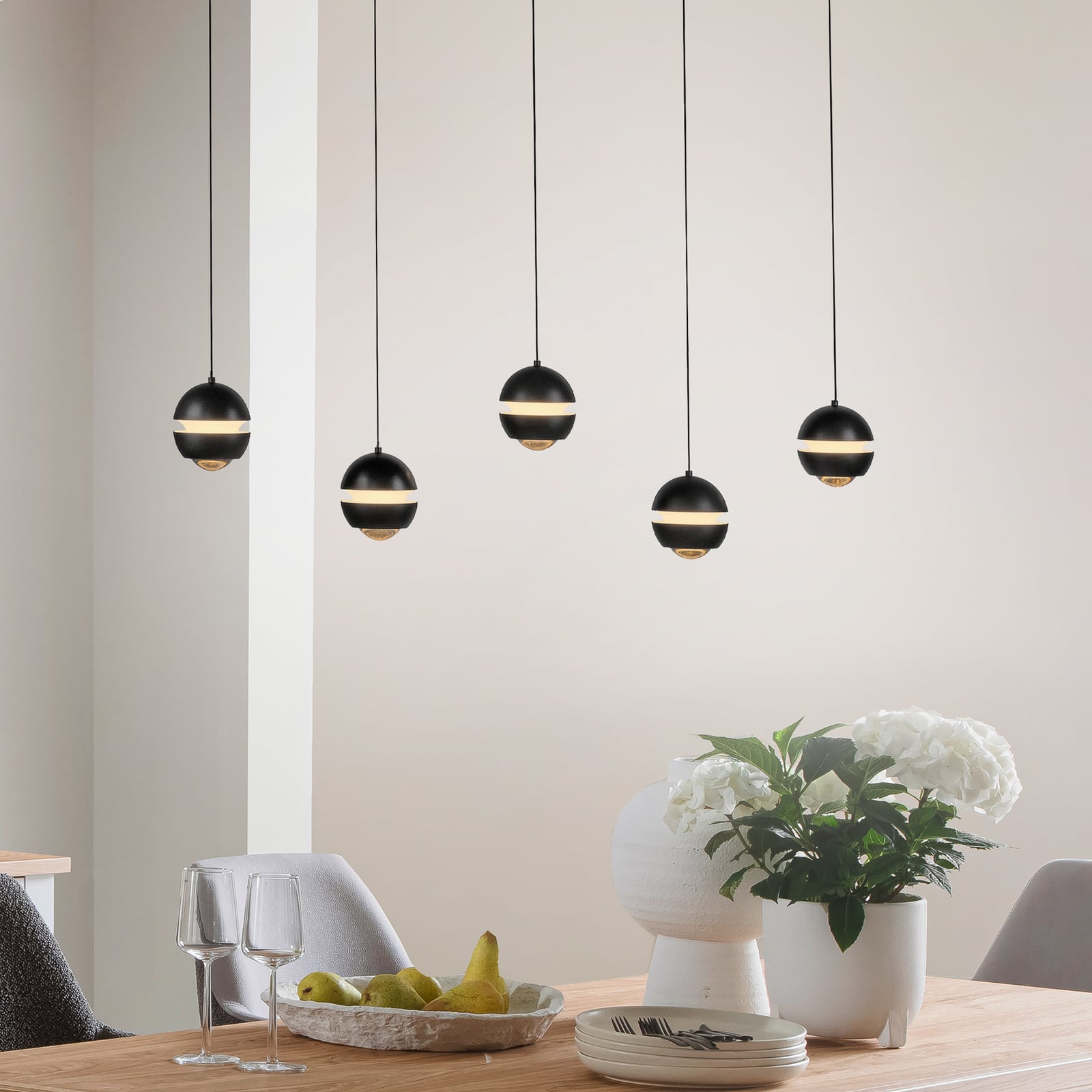 LED pendellampe Lini 5-lys svart 110 cm dimbar forfra