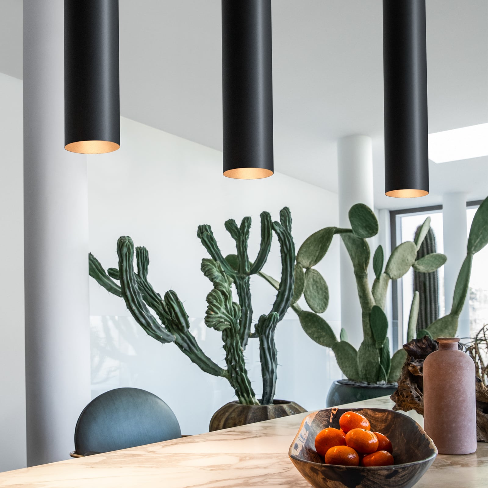 Montert LED pendellampe Look sylinder svart Ø6 cm over bord
