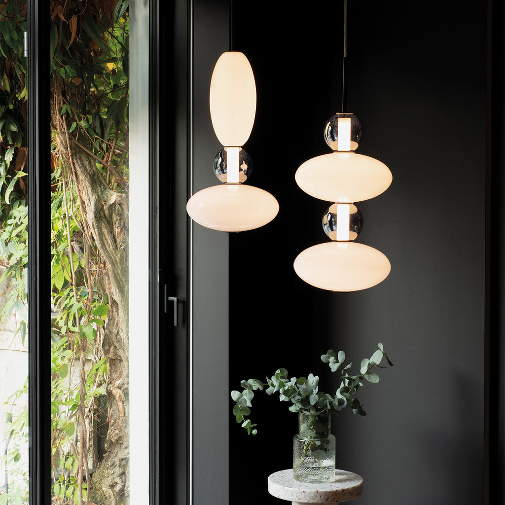Detalj av LED pendellampe Lumiere-2 opalglass/røykgrå