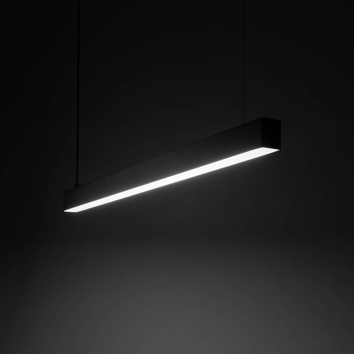 LED pendellampe Luxe svart metall med lys på