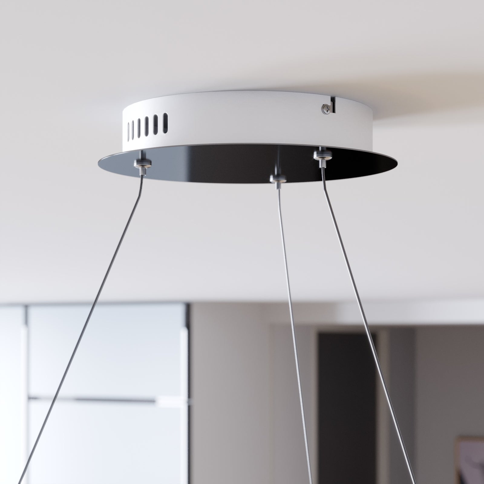 LED pendellampe Lyani ringform krom dimbar Ø80 cm montert i rom