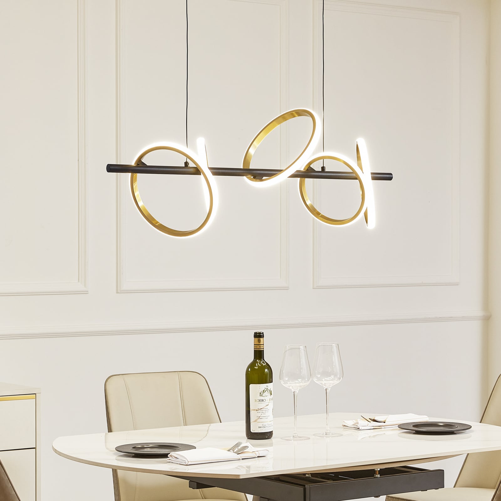 LED pendellampe Madu svart/gull metall forfra