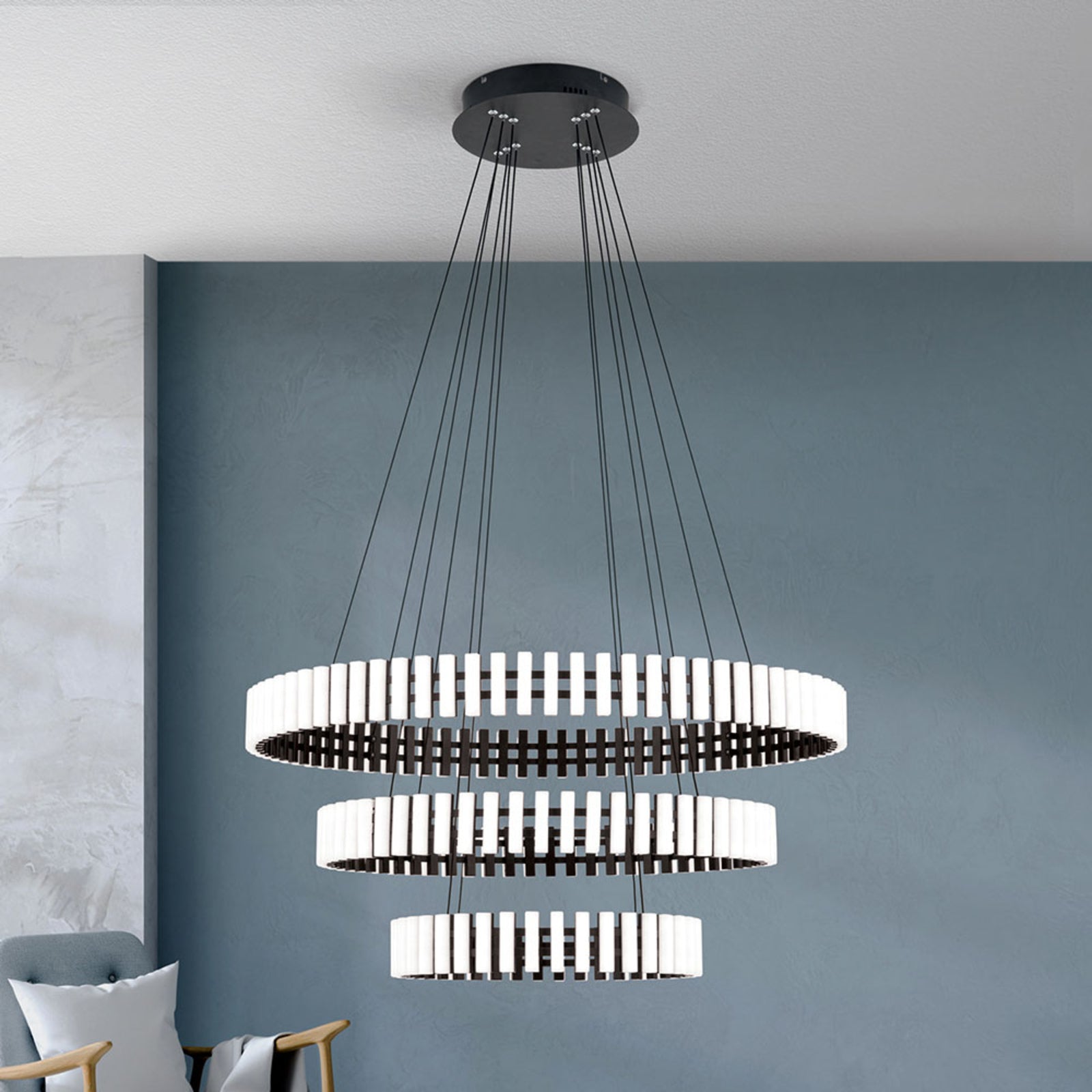Detalj av LED pendellampe Mansion dimbar svart/hvit akryl Ø80 cm