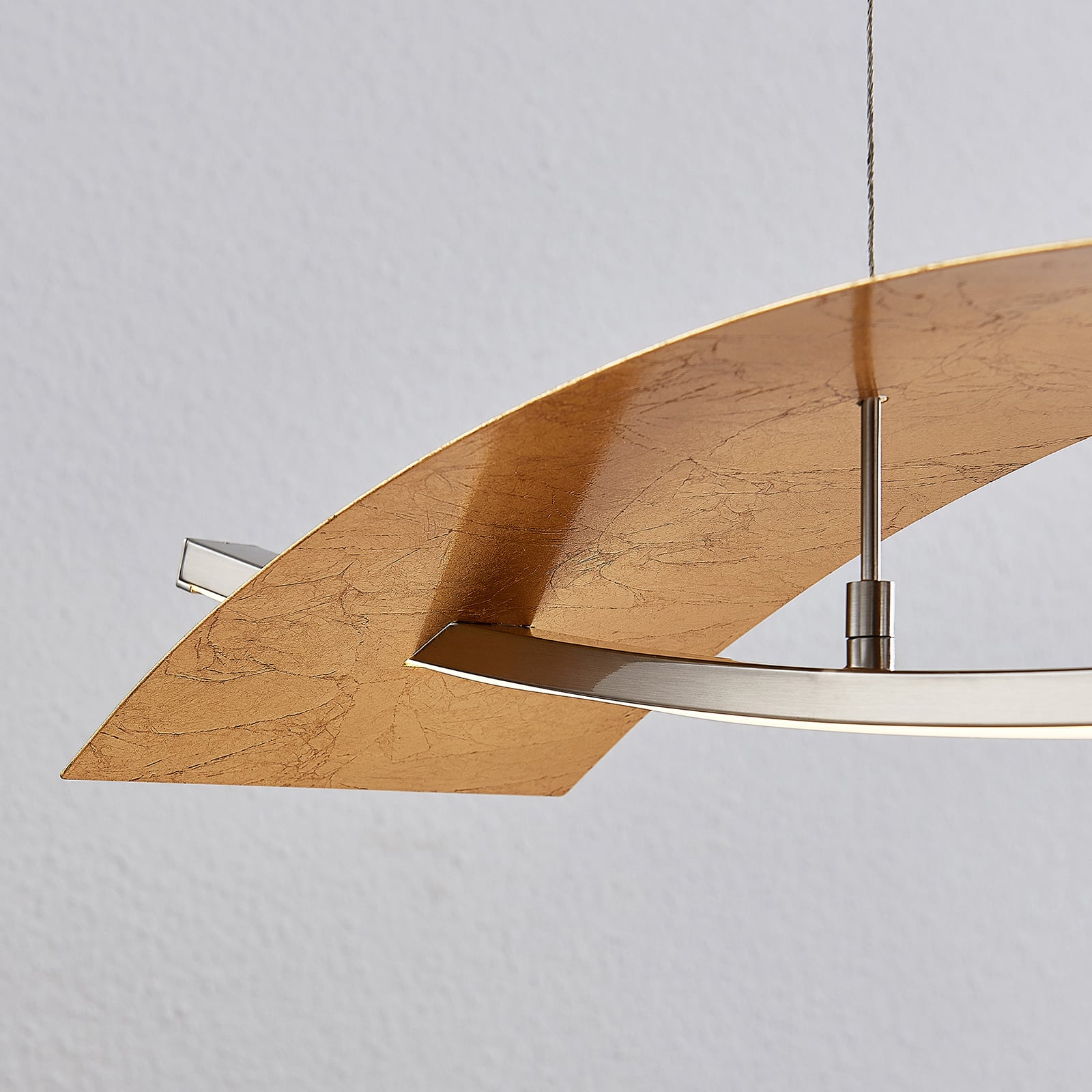 LED pendellampe Marija dimbar 91 cm gullfarget sideprofil