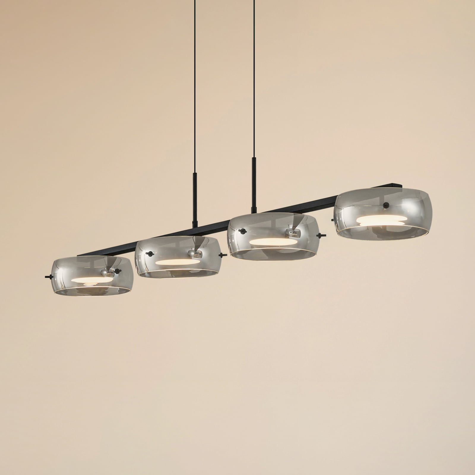 LED pendellampe Martis 4-lys svart glass dimbar forfra