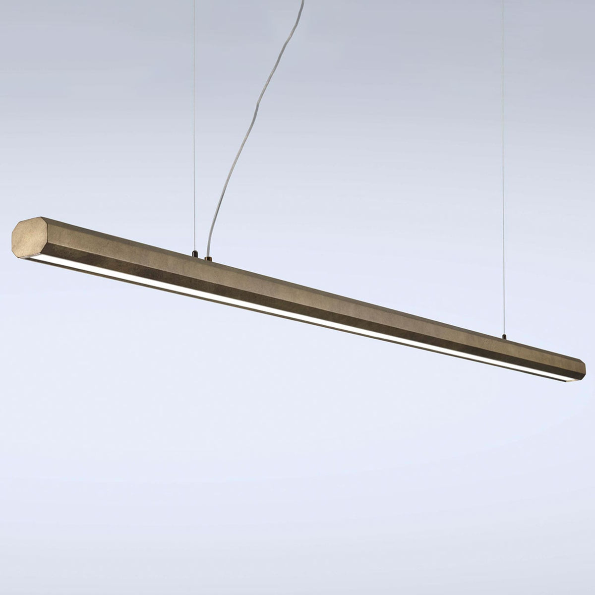 LED pendellampe Materica bjelke 200 cm messing betong forfra
