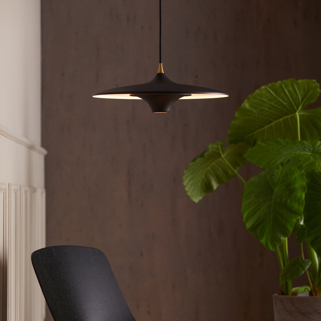 Detalj av LED pendellampe Moja aluminium svart dimbar