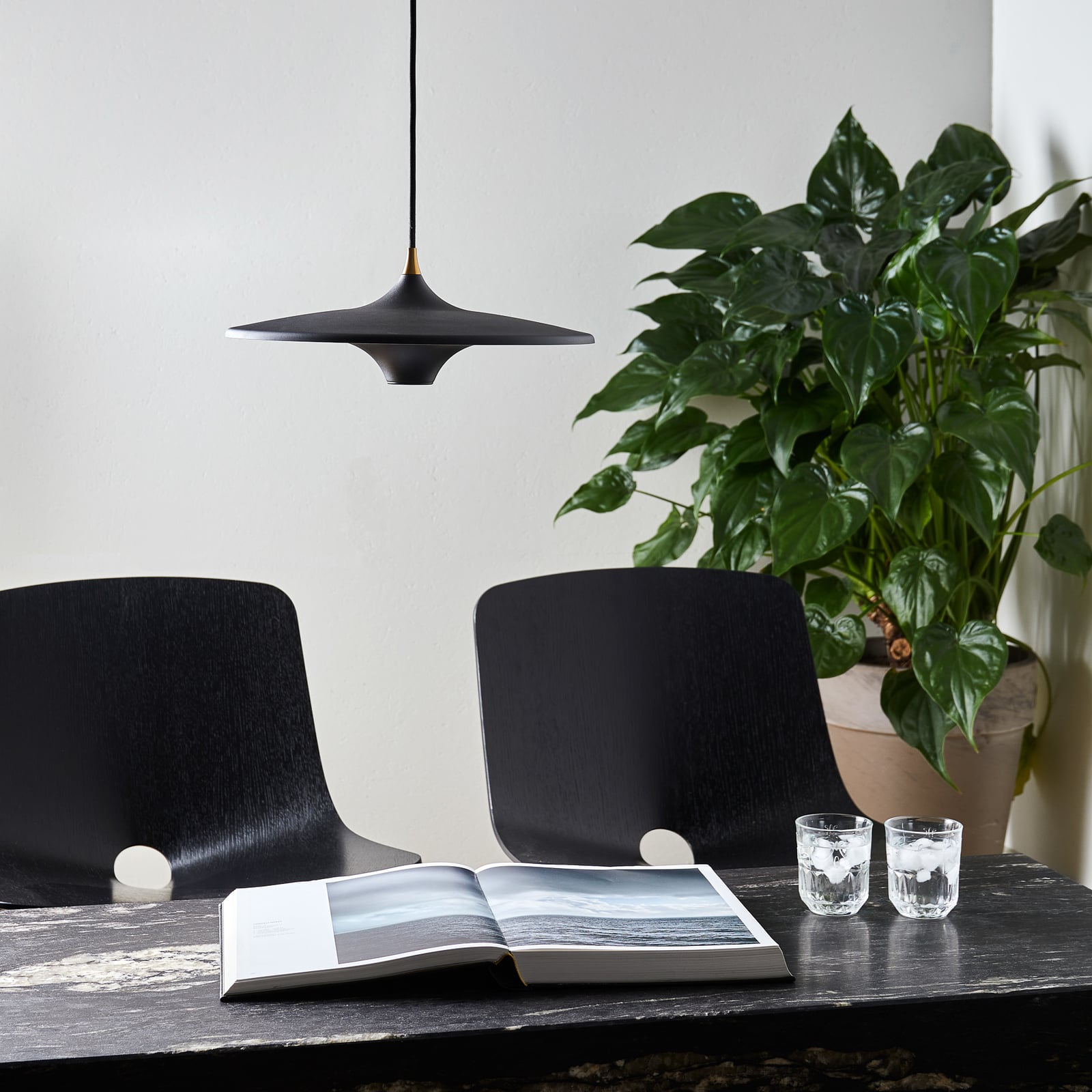 LED pendellampe Moja svart aluminium dimbar bakside