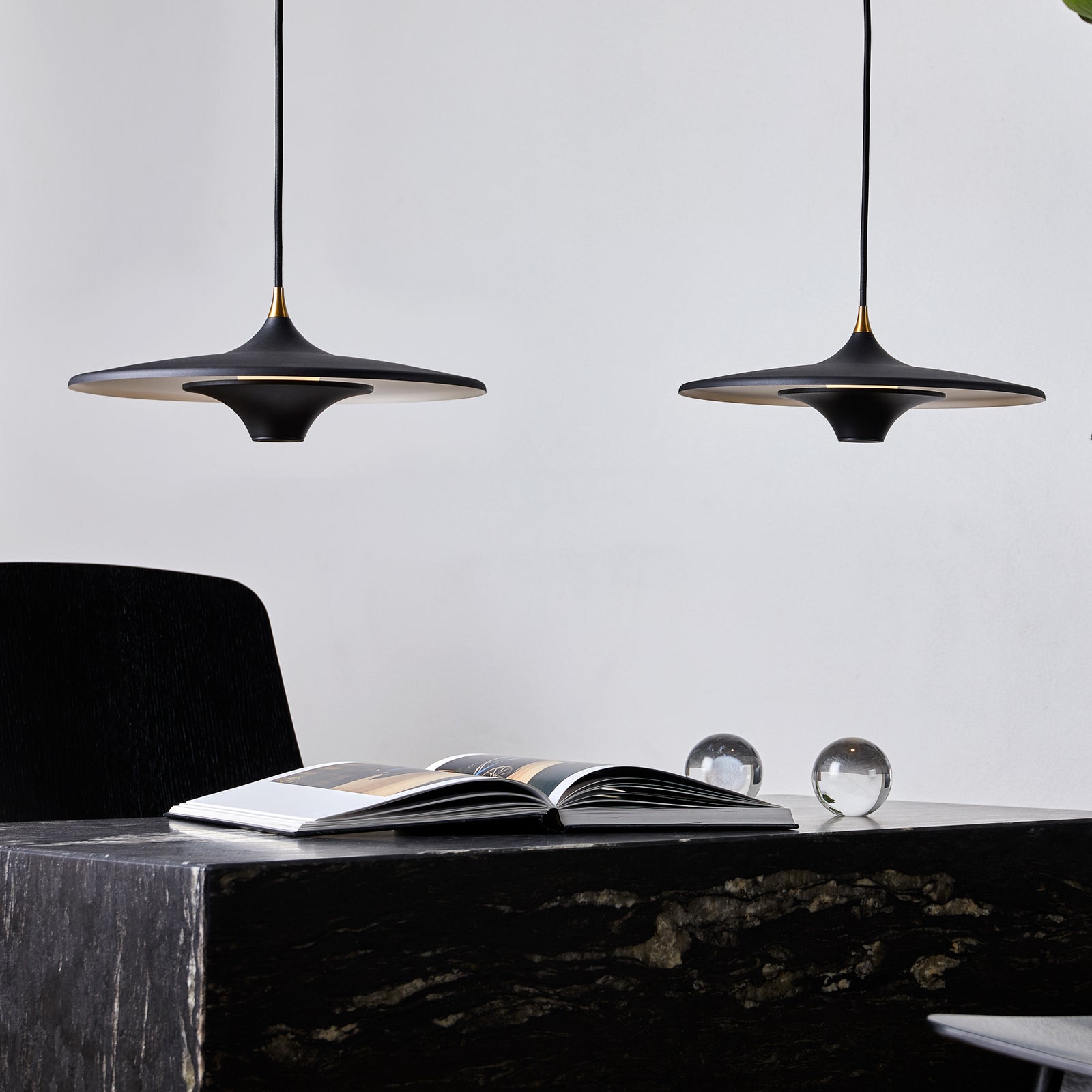 LED pendellampe Moja svart aluminium dimbar detalj