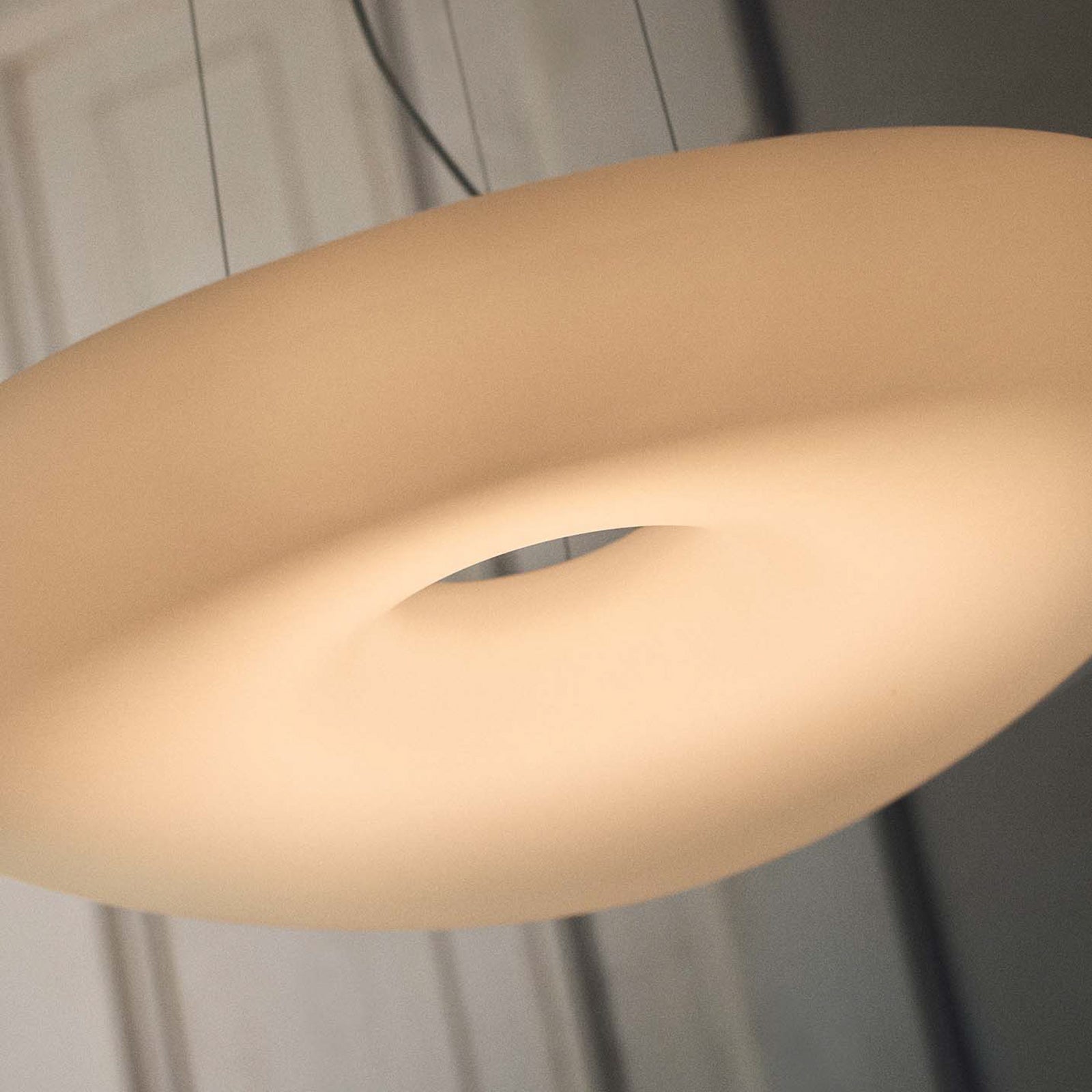 LED pendellampe Mr. Magoo dimbar DALI Ø52 cm hvit detalj av oppheng