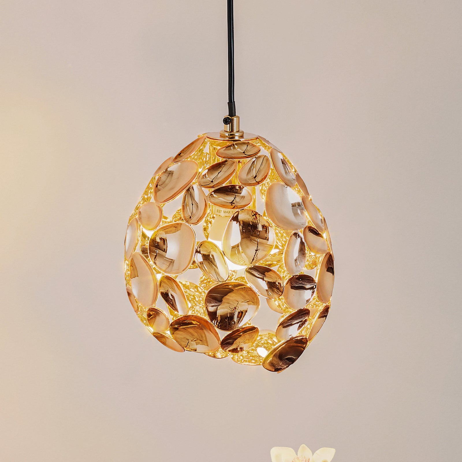 LED pendellampe Narisa kuleform roségull/brun forfra
