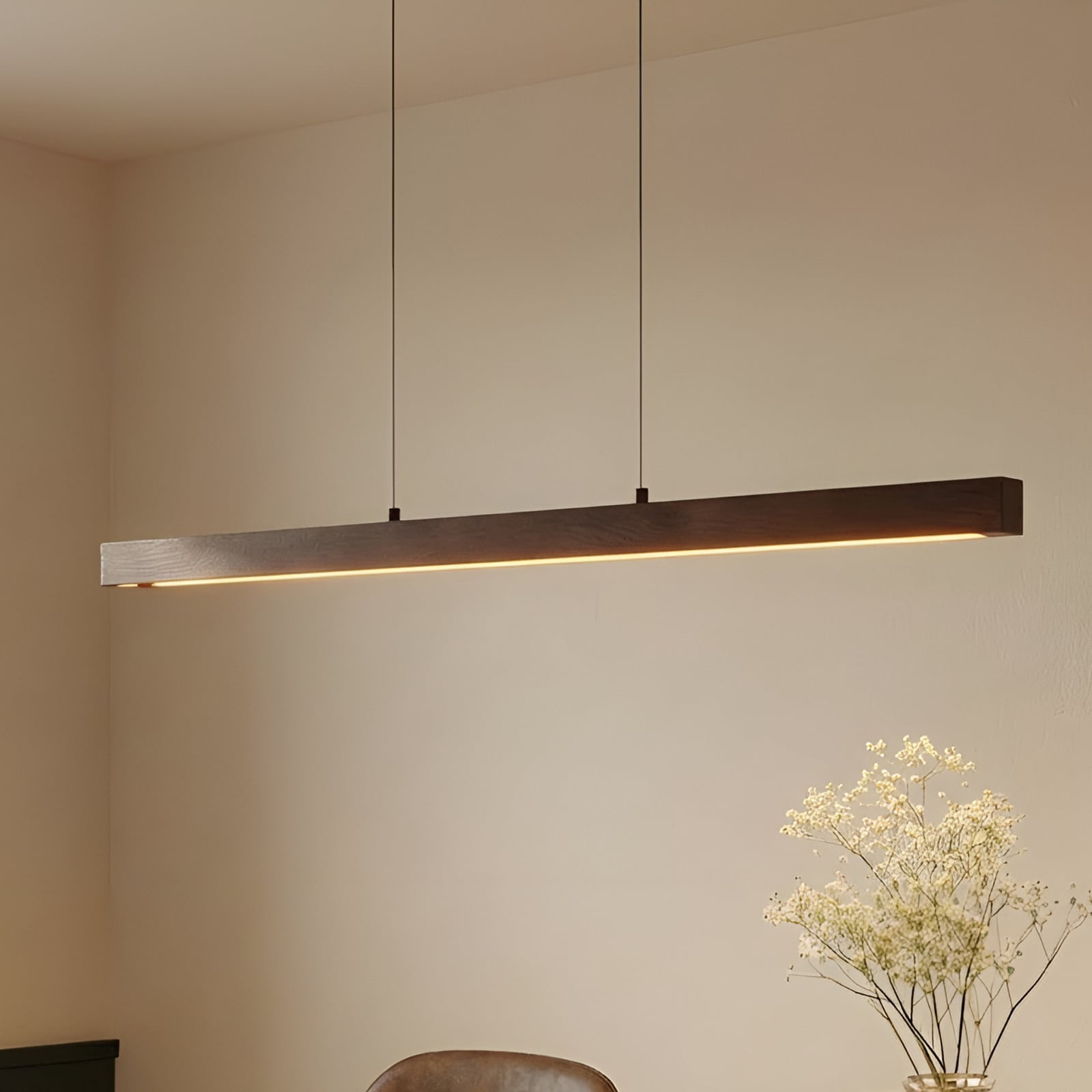 LED pendellampe Nihalo valnøtt dimbar CCT 122 cm forfra