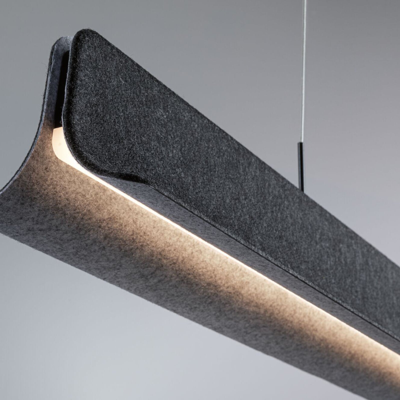 LED pendellampe Noyan filt antrasitt 100 cm dimbar nærbilde av filzmateriale