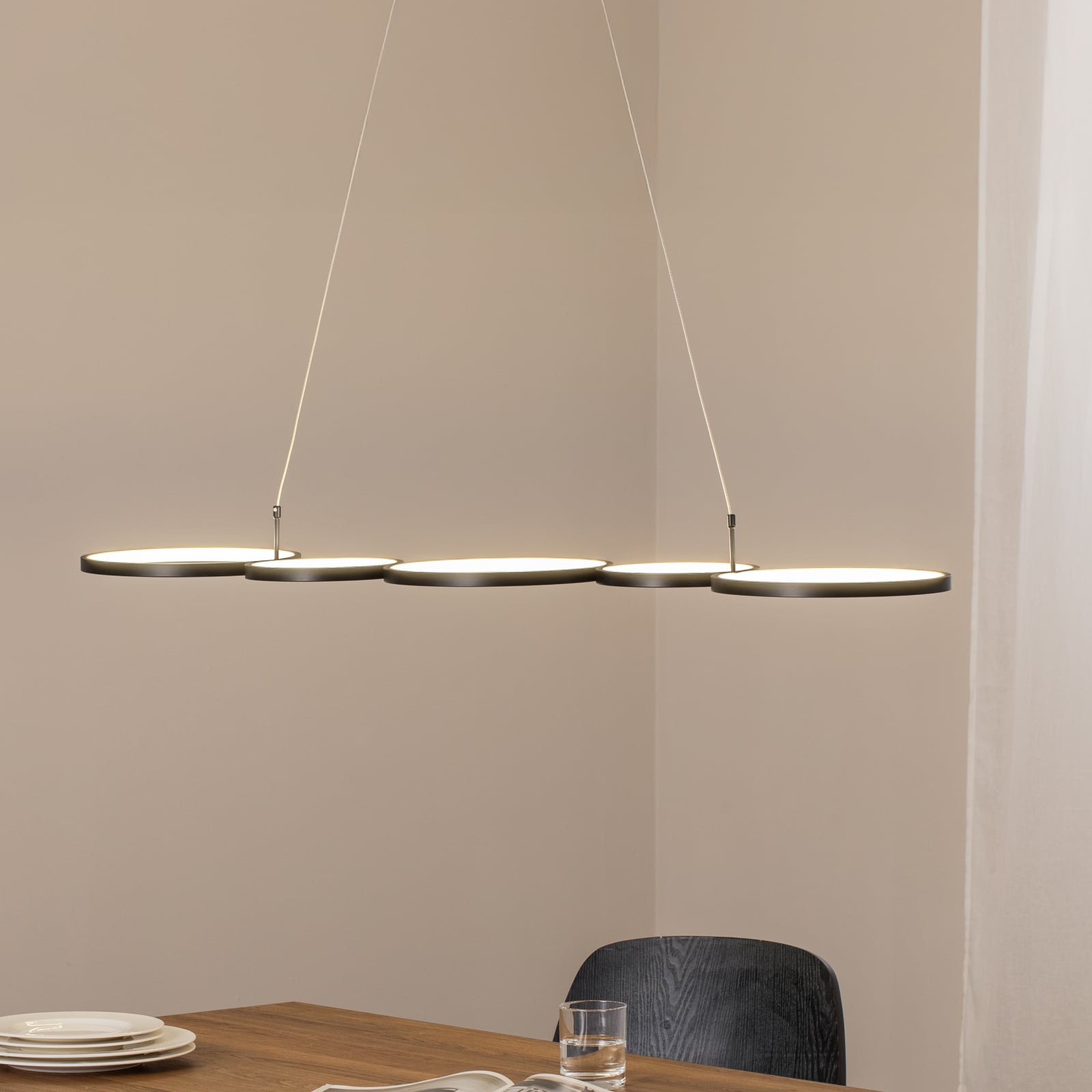 LED pendellampe Olympia svart metall 4000K 50W 115 cm forfra