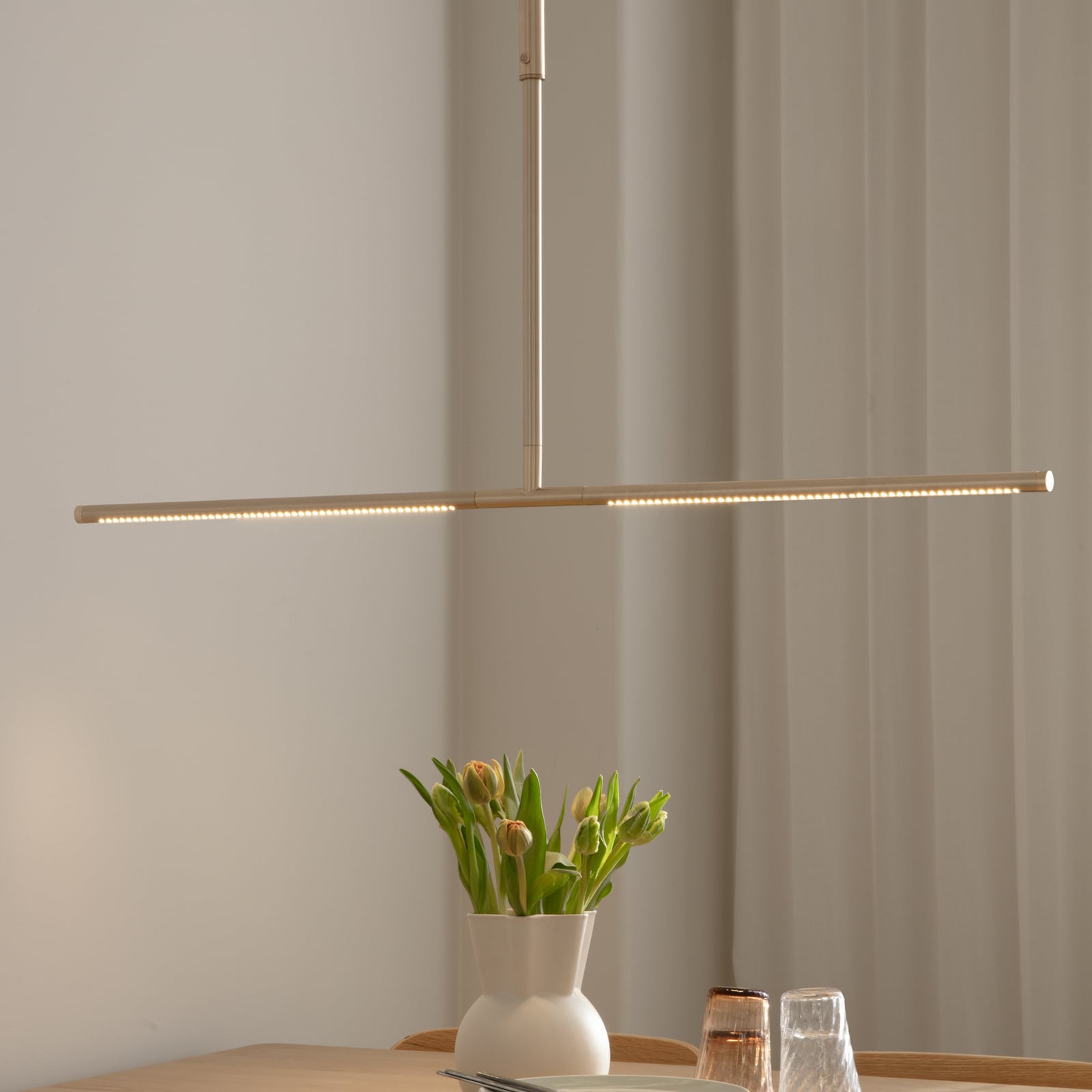 LED pendellampe Omni messing 107 cm dimbar forfra