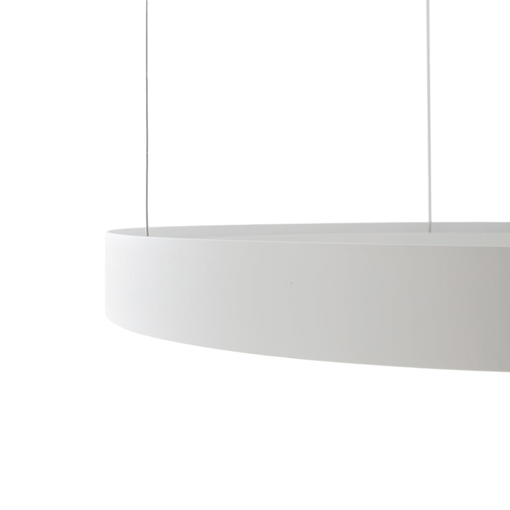LED pendellampe Philine dimbar hvit Ø60 cm montert i rom