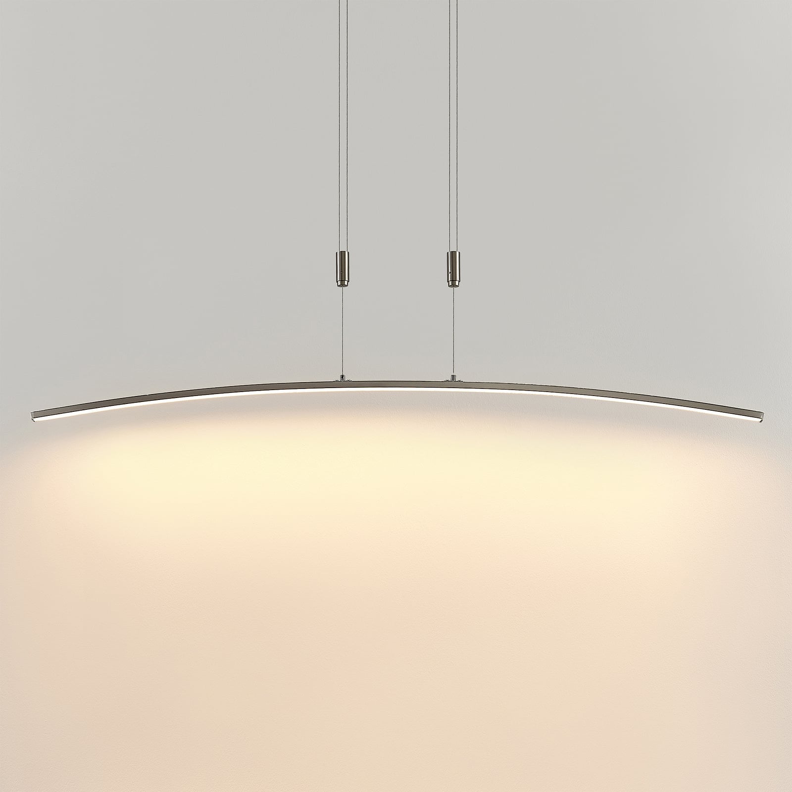 LED pendellampe Phillie høydejusterbar dimbar 119,5 cm montert i rom
