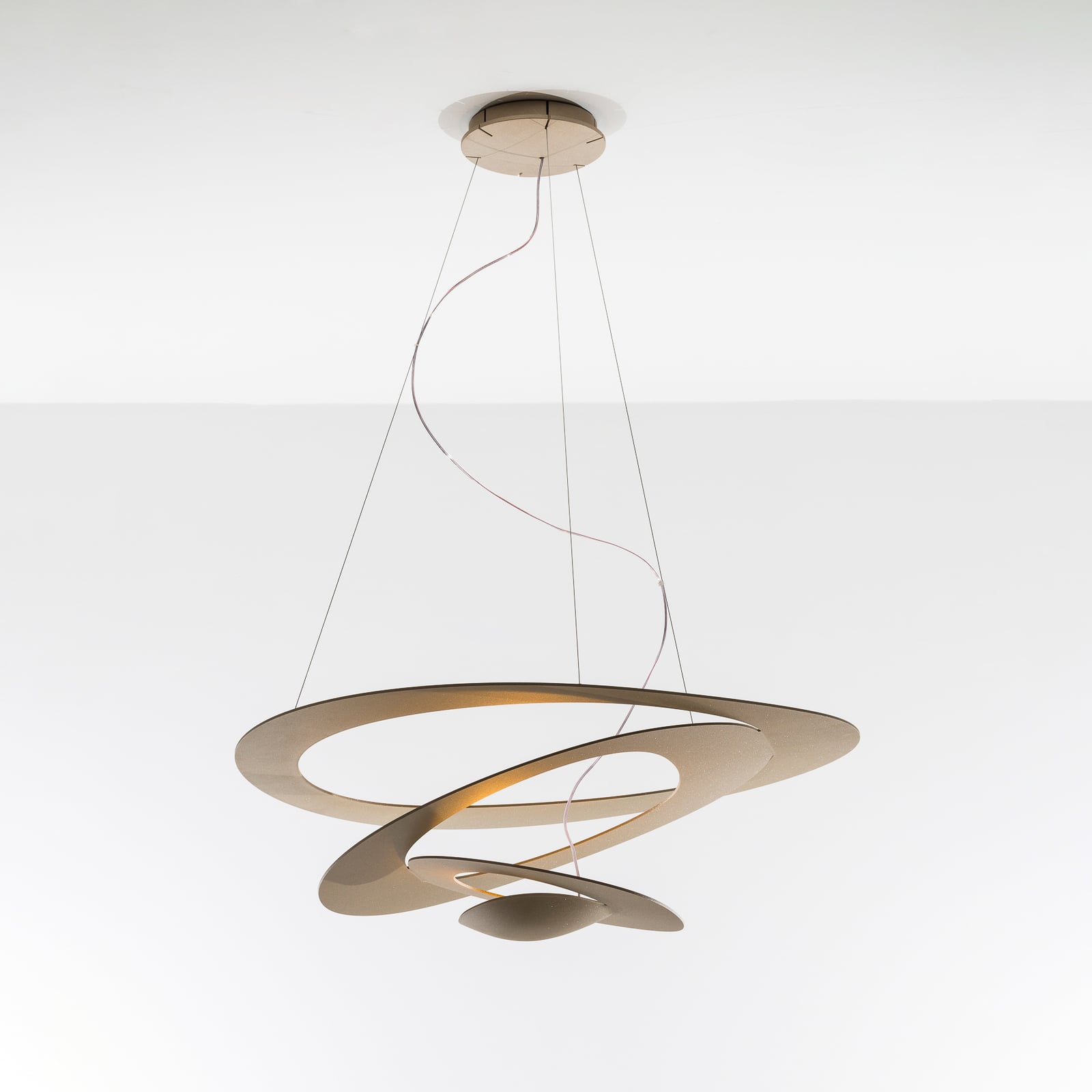 LED pendellampe Pirce gull dimbar sidevisning