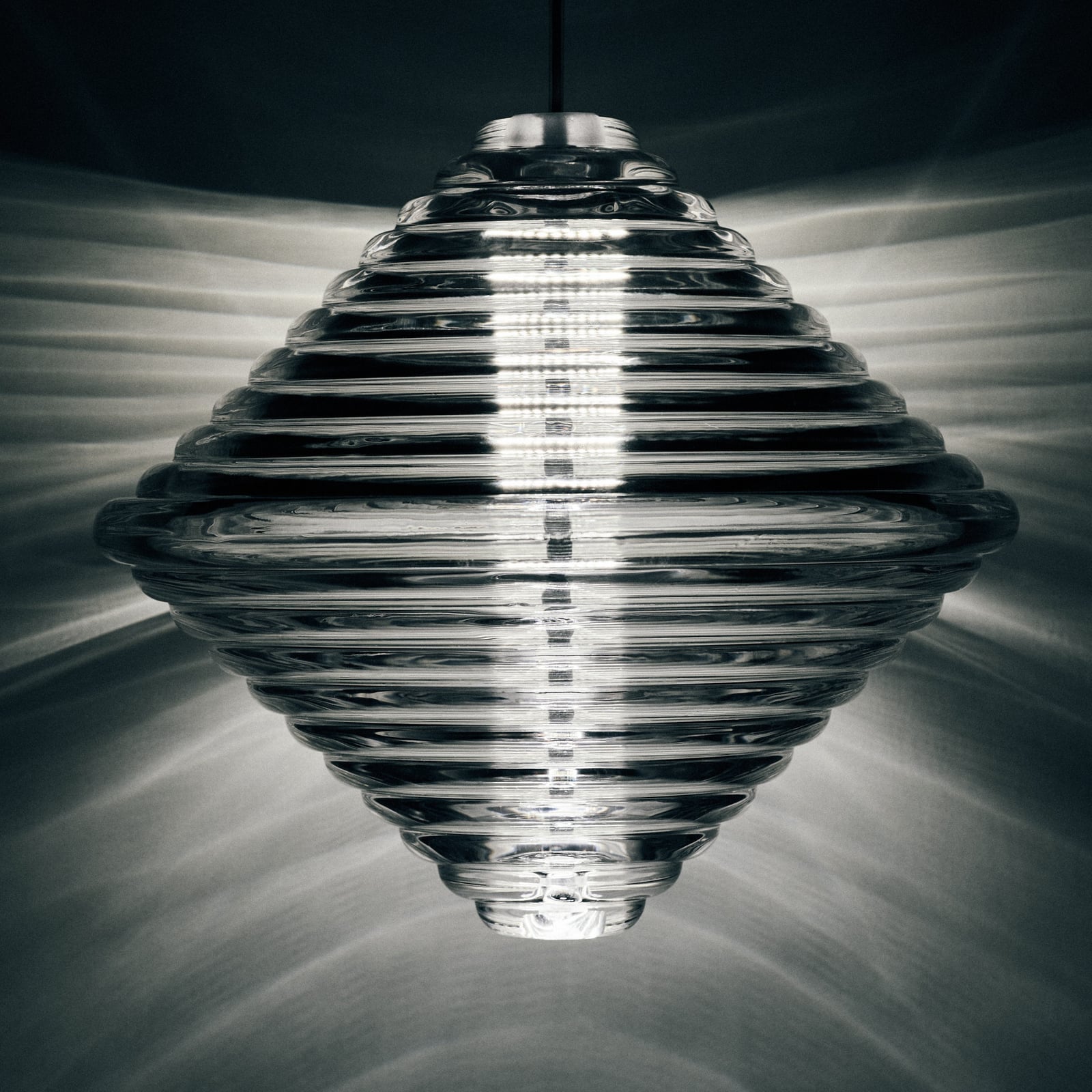 LED pendellampe Press Cone klar glass Ø34 cm dimbar montert