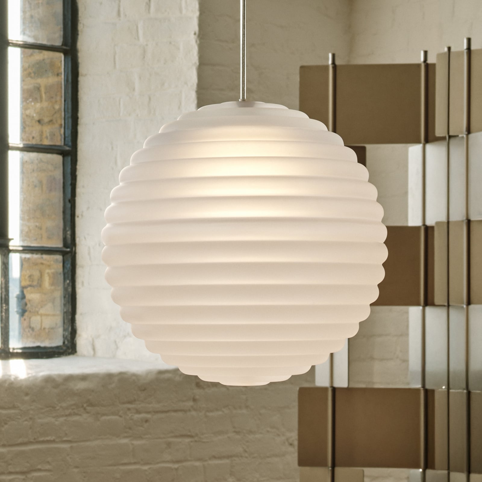 LED pendellampe Press Sphere frostet glass dimbar Ø30 cm fra Tom Dixon forfra