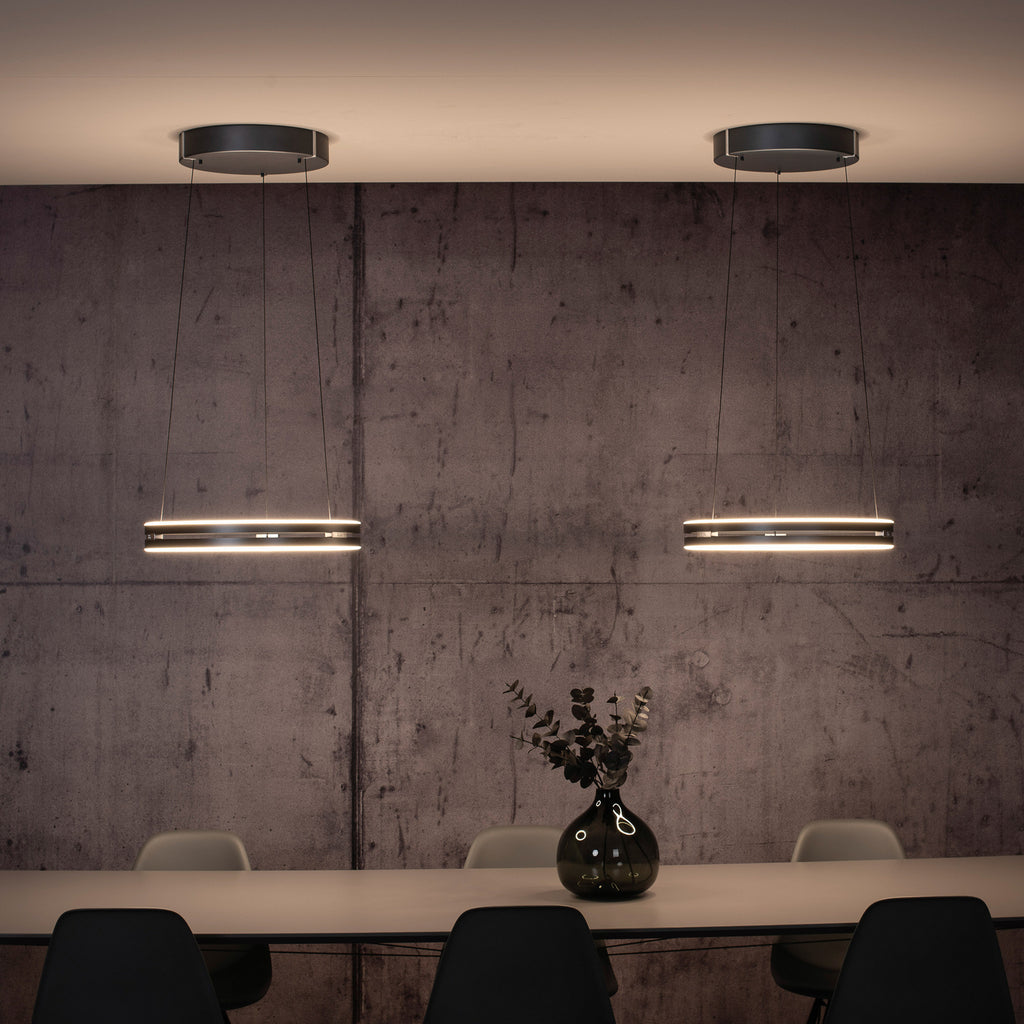 LED pendellampe PURE E-Loop CCT fjernkontroll Ø50 cm grå i moderne interiør