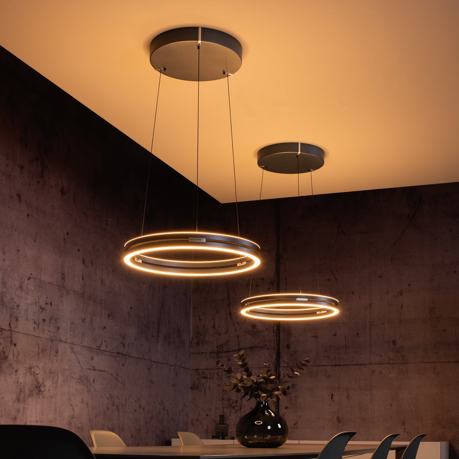 LED pendellampe PURE E-Loop CCT fjernkontroll Ø50 cm grå lysspredning