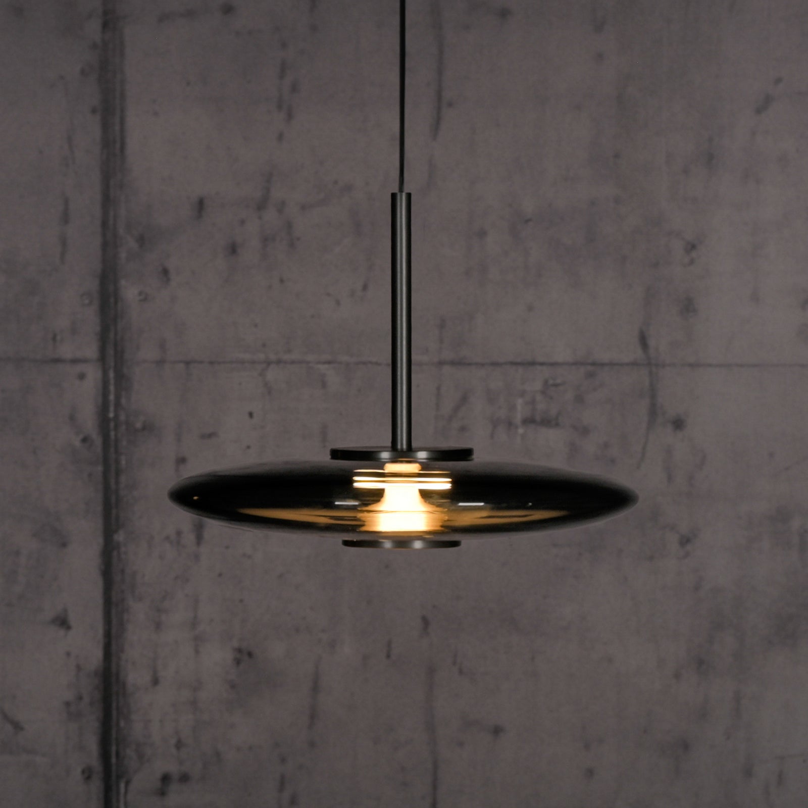 LED pendellampe PURE E-Vitrum glass Ø45 cm lys i bruk