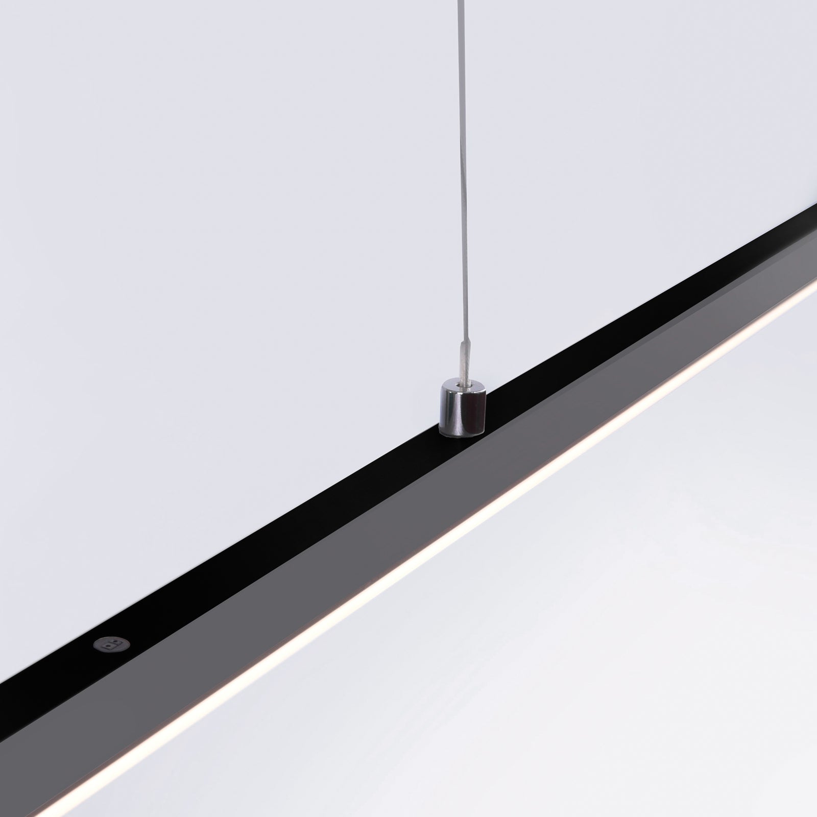 LED pendellampe PURE Lite antrasitt 160 cm montert over bord