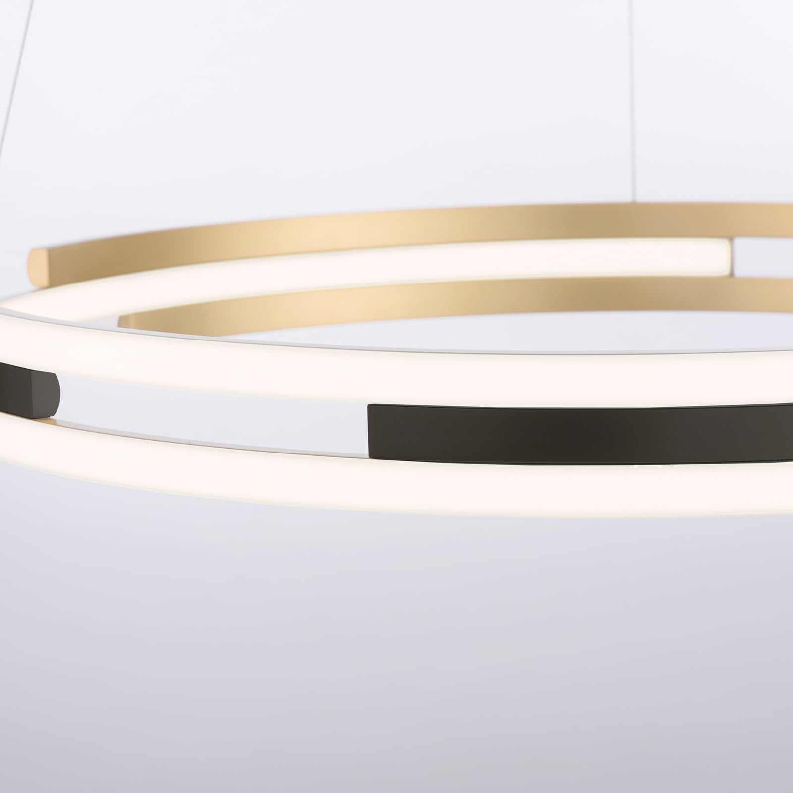 Montert LED pendellampe Q-Beluga ringformet Ø60 cm CCT dimbar i rom
