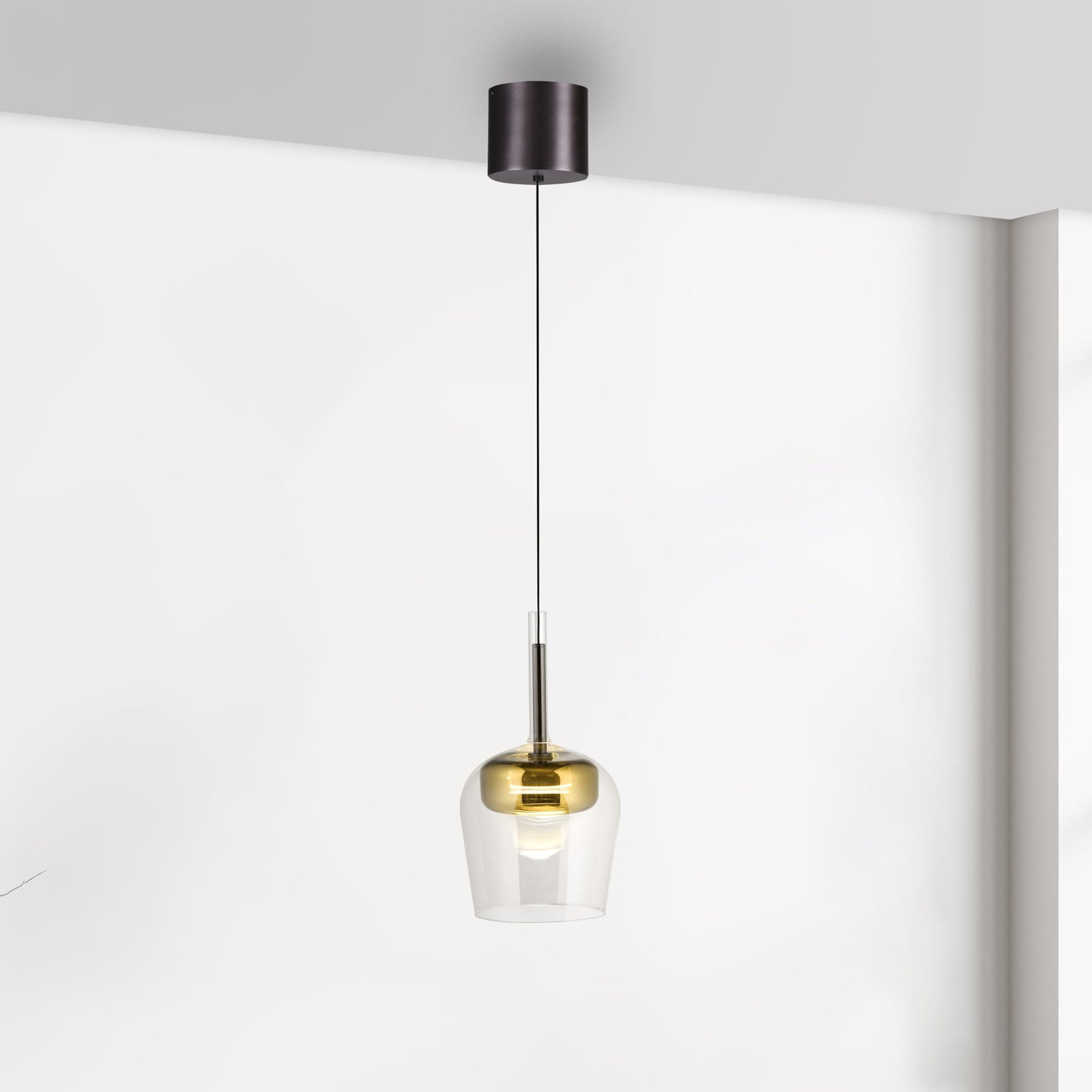 LED pendellampe Q-Kon glass gullfarget dimbar detalj av lampeglass