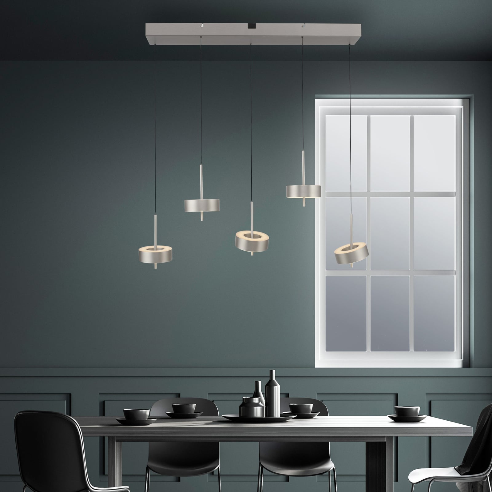 Bakside av LED pendellampe Q-Rotate 5-lys aluminium dimbar med fjernkontroll