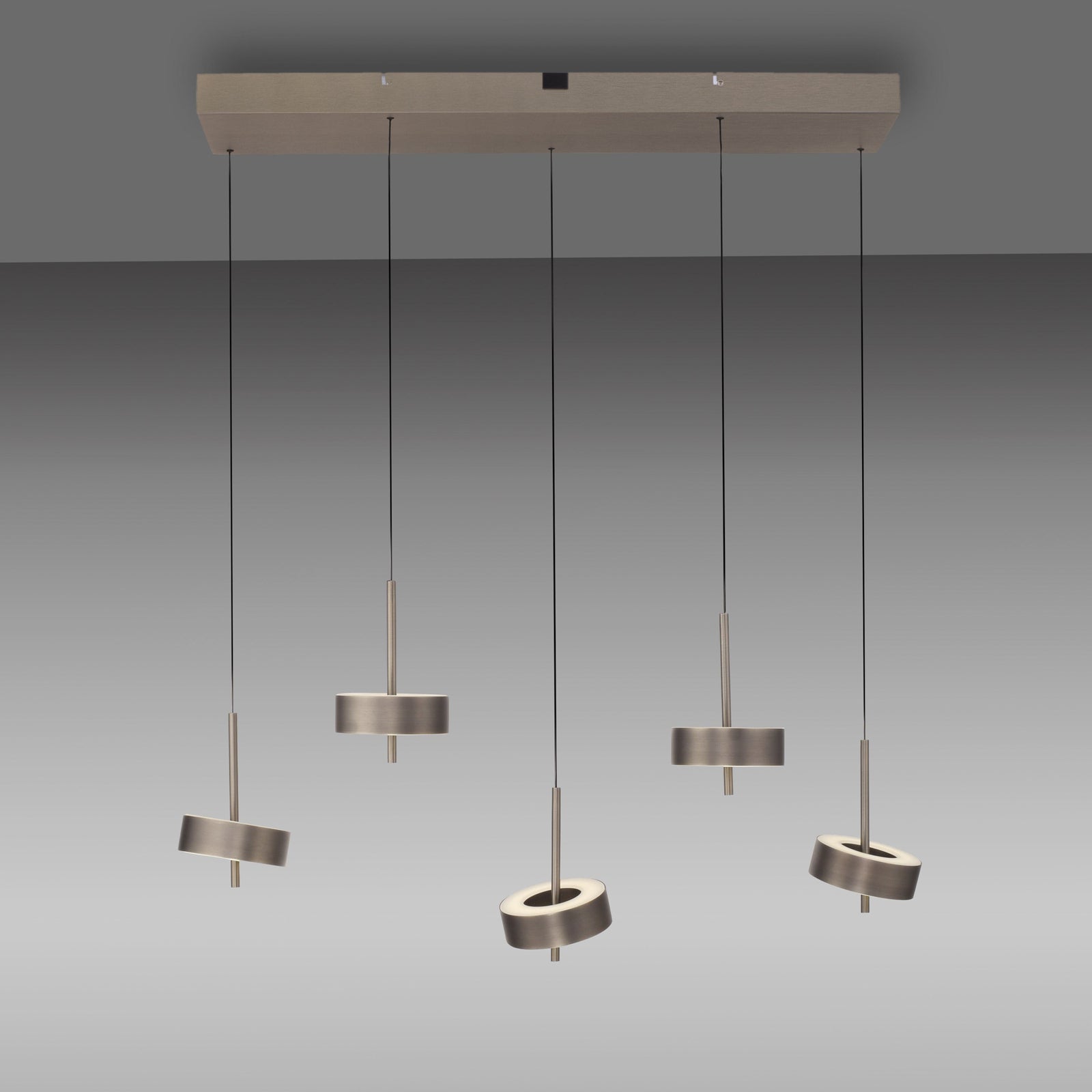 LED pendellampe Q-Rotate 5-lys dimbar CCT mørkebrun Zigbee nærbilde av lampeflate