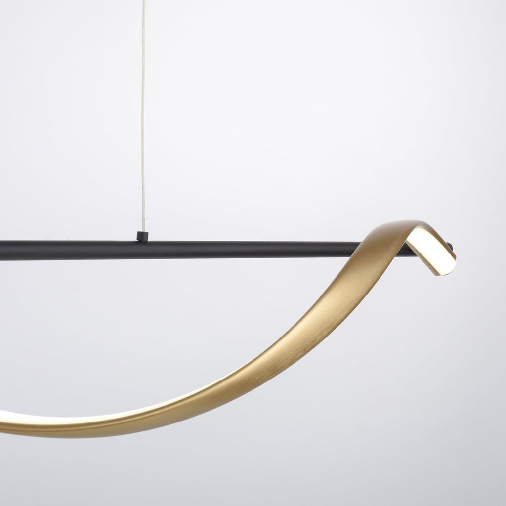 LED-pendellampe Q-Swing CCT dimbar montert i rom