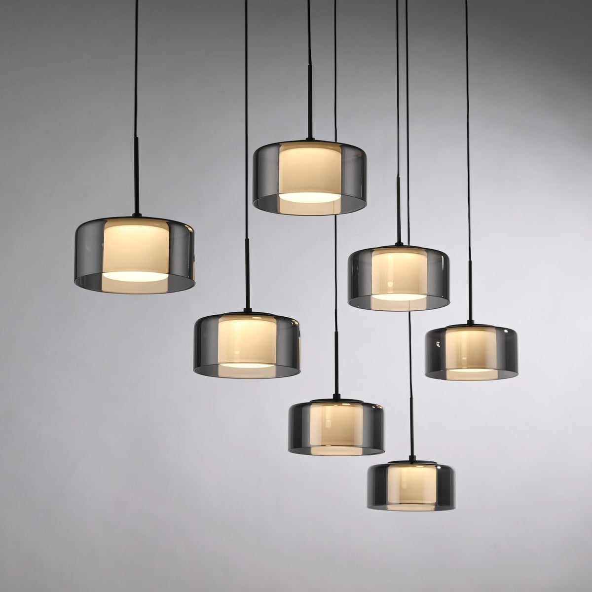 LED pendellampe Rika 7-lys røykglass dimbar 135 cm justerbar høyde