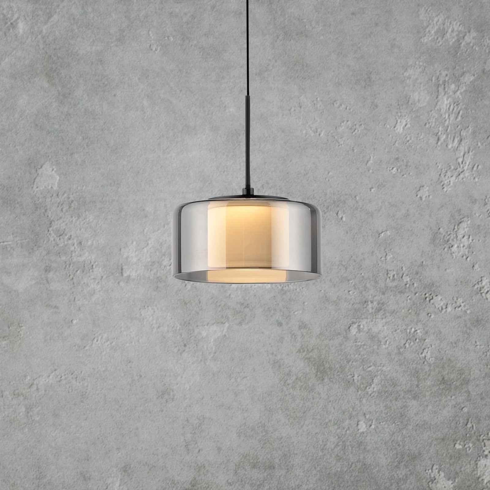 LED pendellampe Rika røykglass dimbar Ø15 cm forfra