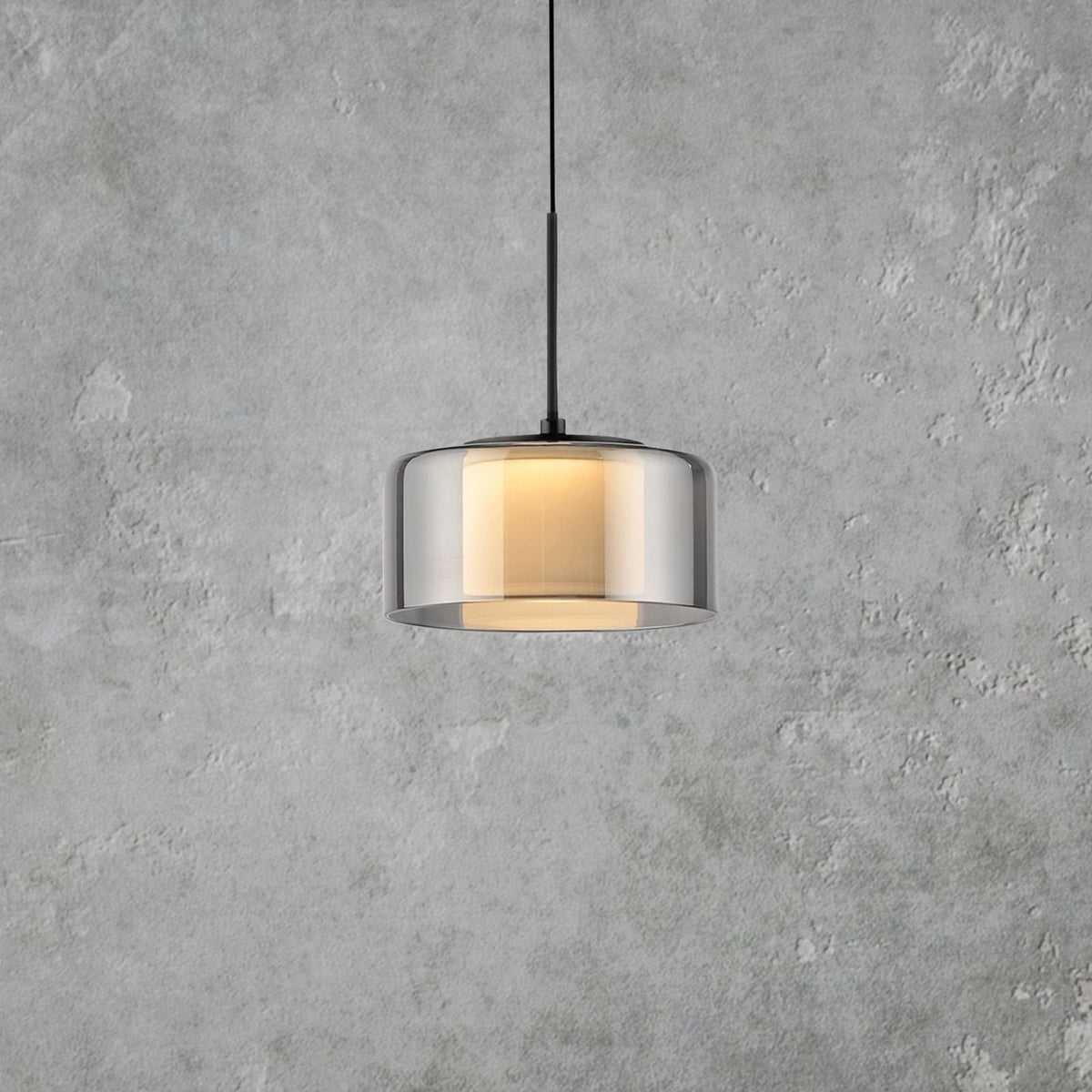 LED pendellampe Rika røykglass dimbar Ø15 cm forfra