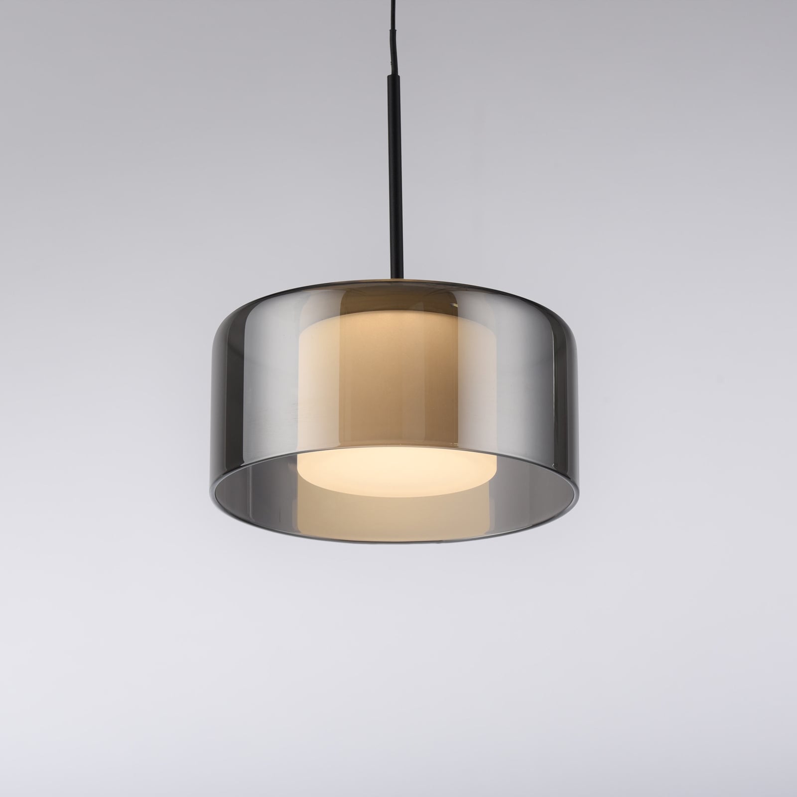 LED pendellampe Rika røykglass dimbar Ø15 cm nærbilde