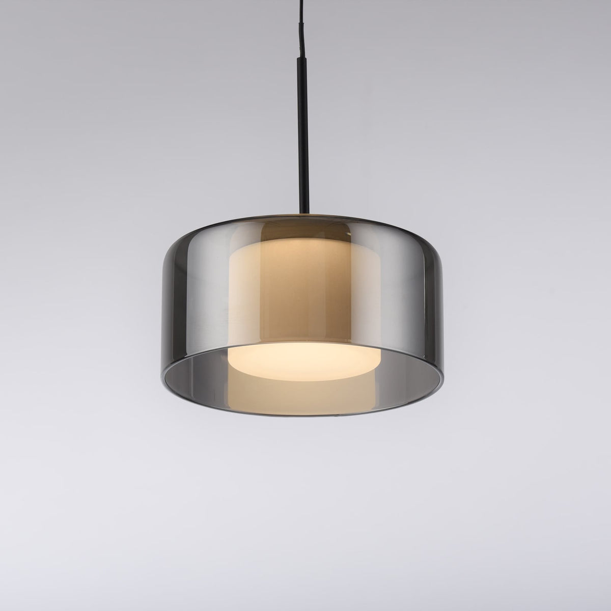 LED pendellampe Rika røykglass dimbar Ø15 cm nærbilde