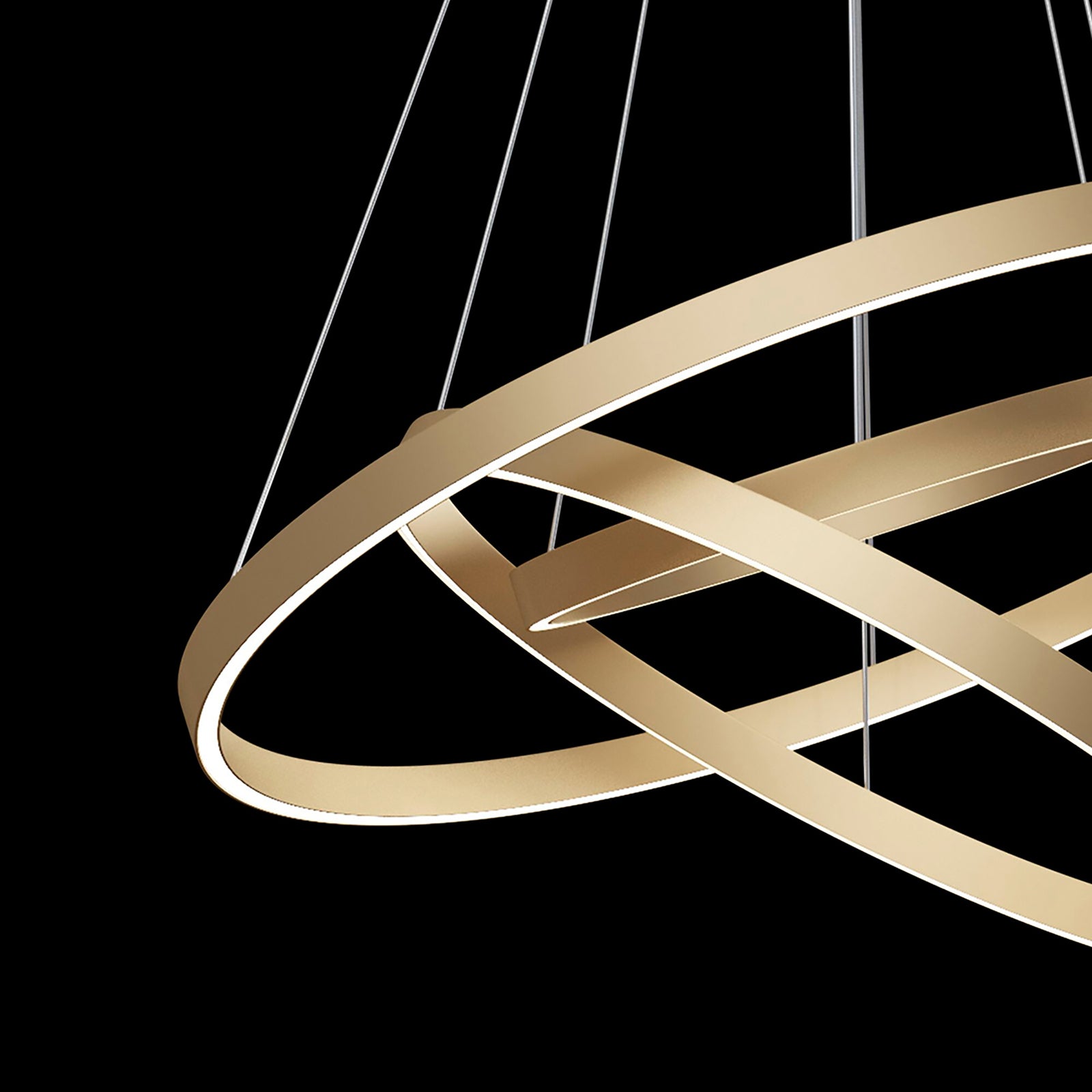 Nærbilde av justerbare ringer på LED pendellampe Rim 3 ringer justerbar messing Ø80 cm