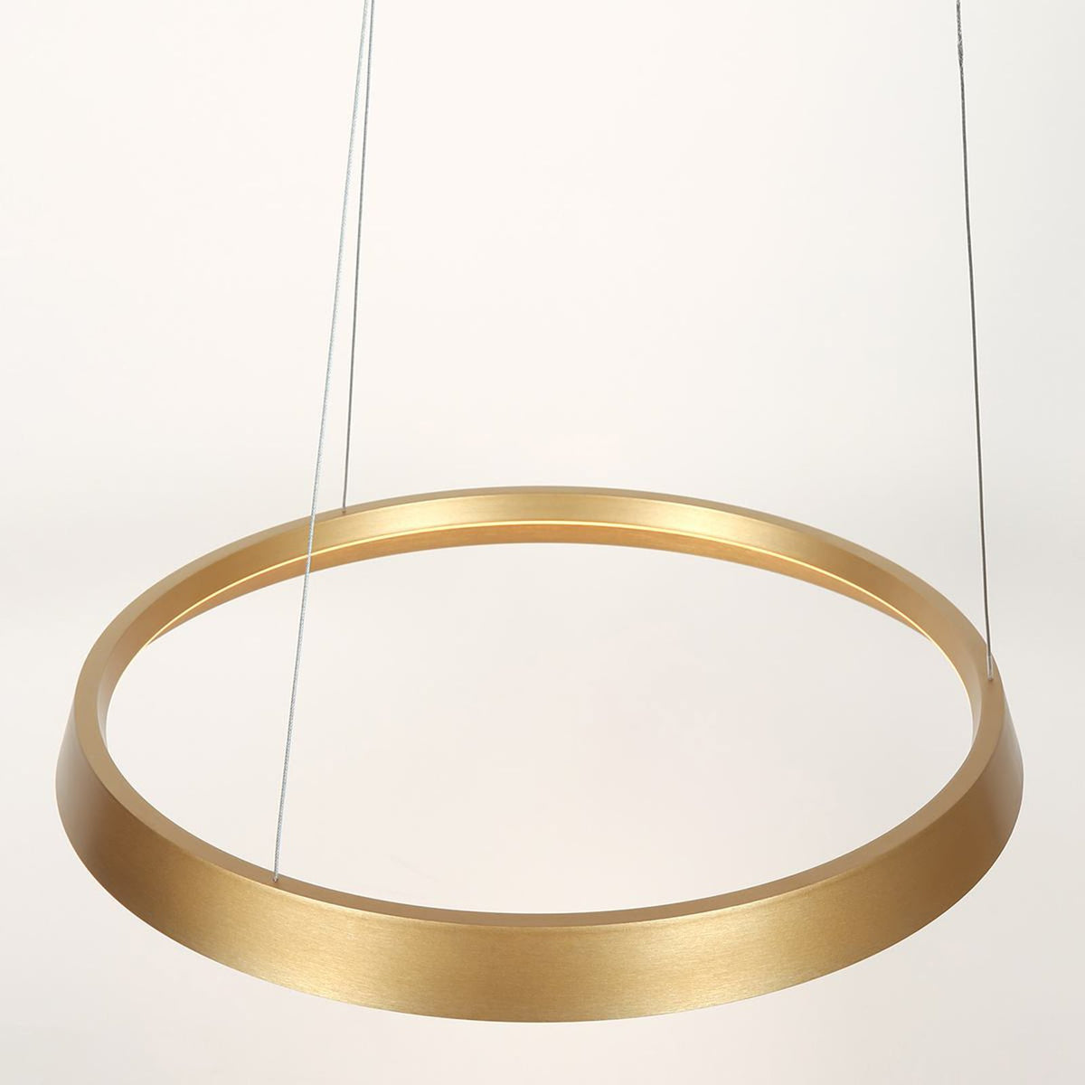 LED pendellampe Ringlux ring dimbar gullfarget Ø60 cm montert i rom