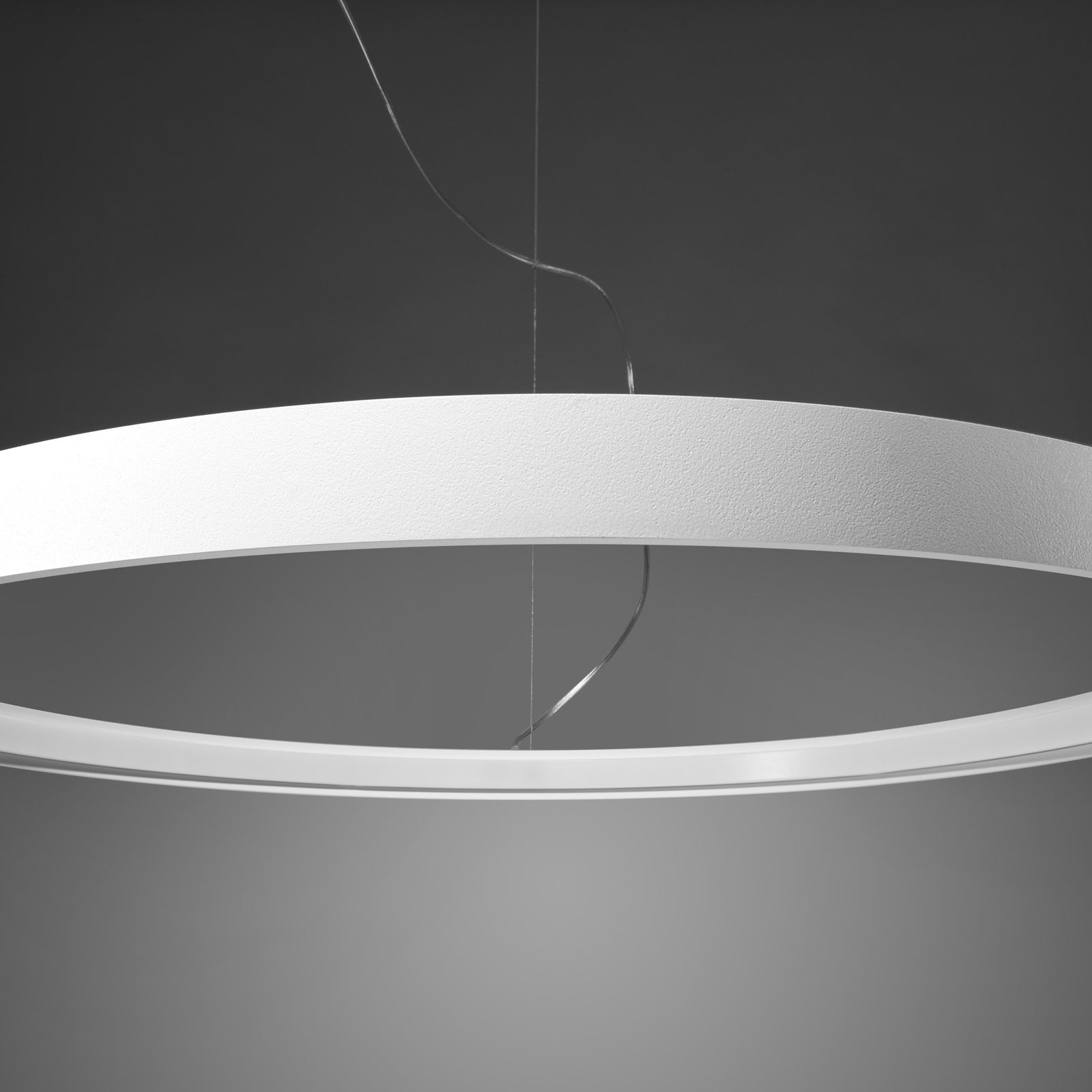 LED pendellampe Rio 78 hvit aluminium detalj av kabel