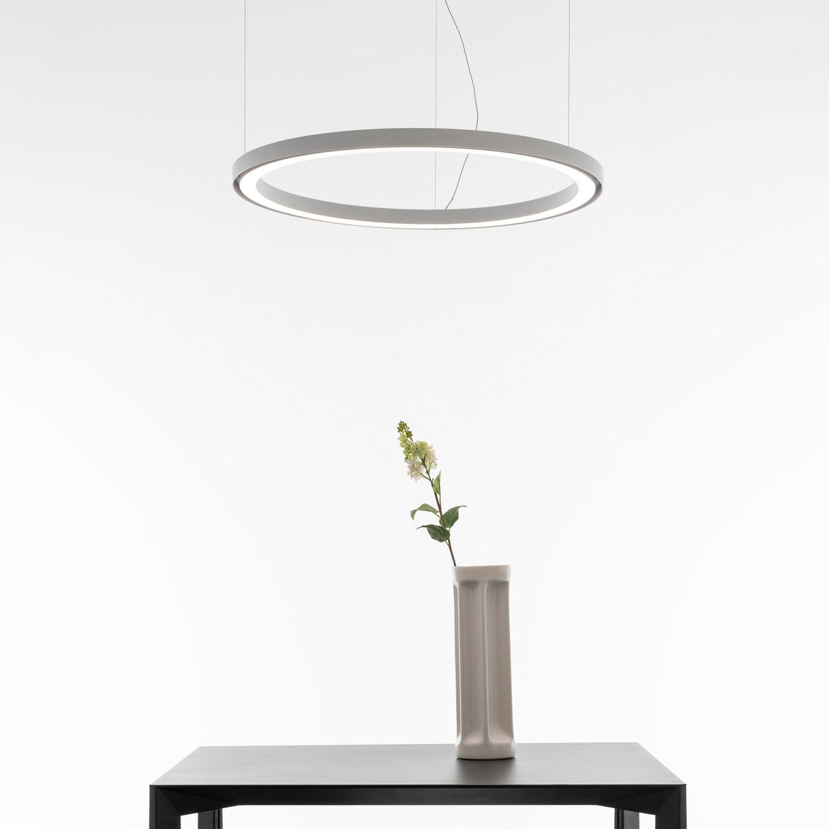 LED pendellampe Ripple ringformet hvit Ø90 cm detalj
