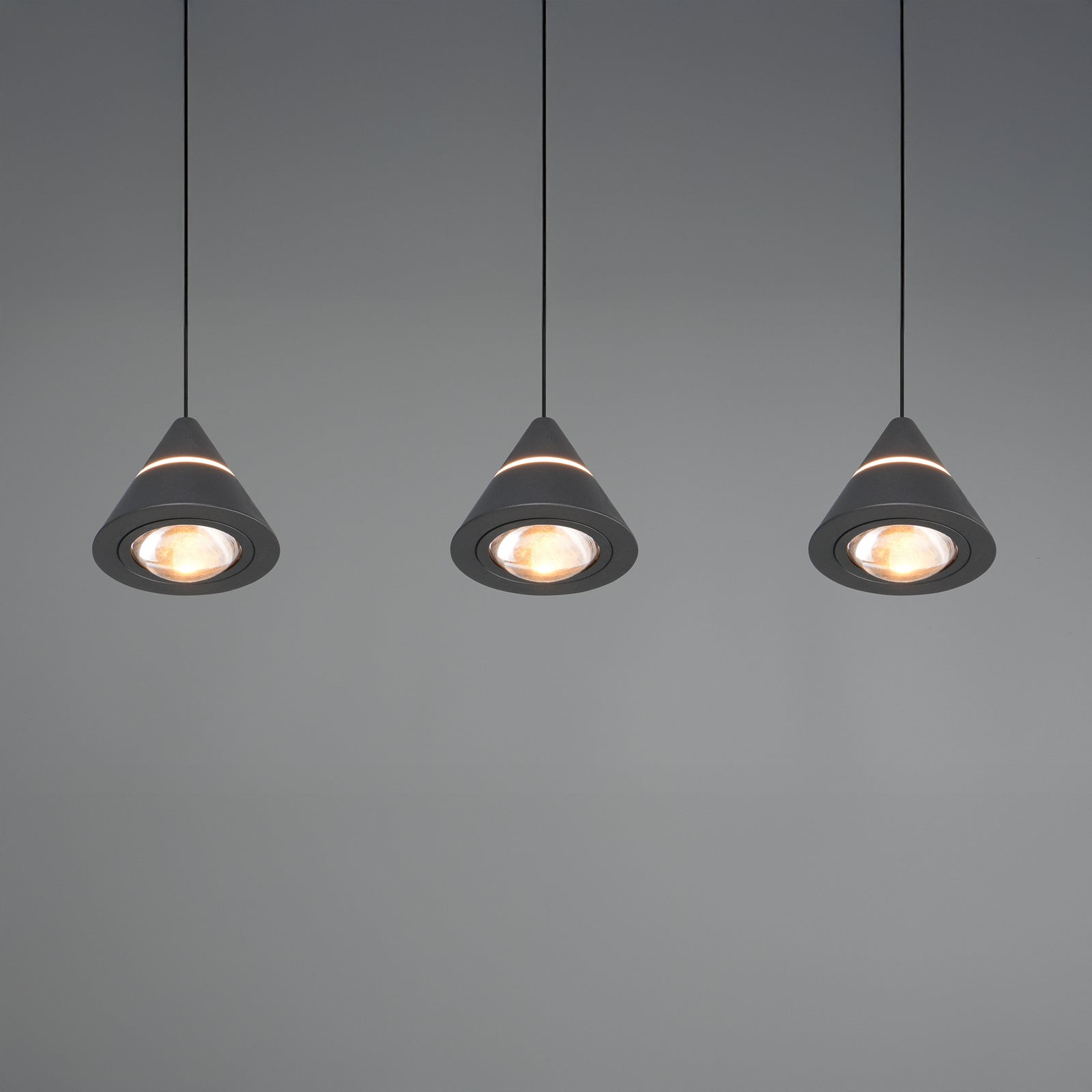 Detalj av LED pendellampe Romeo 3-lys svart metall 55 cm CCT