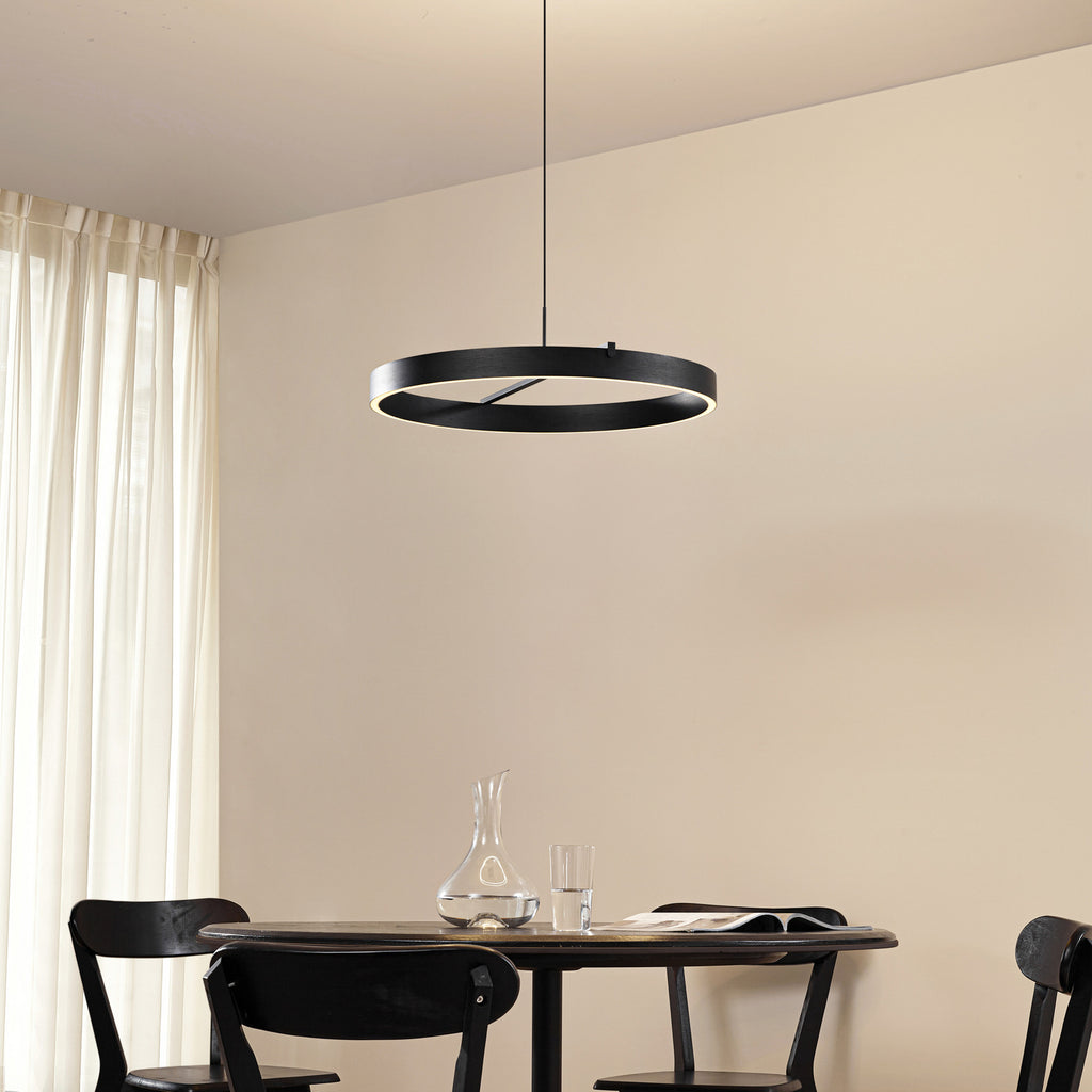 LED pendellampe Rovan svart Ø60 cm bakside