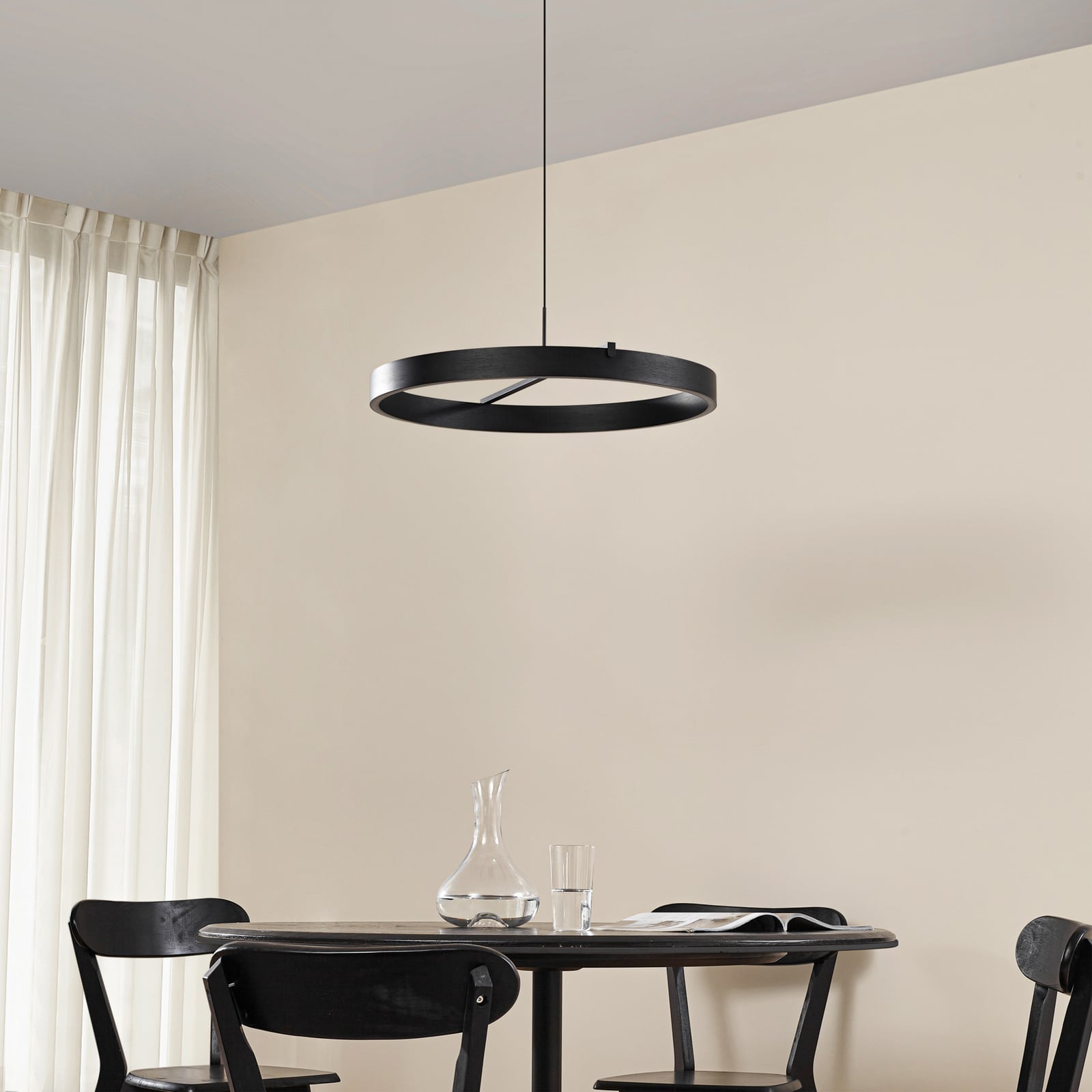LED pendellampe Rovan svart Ø60 cm detalj
