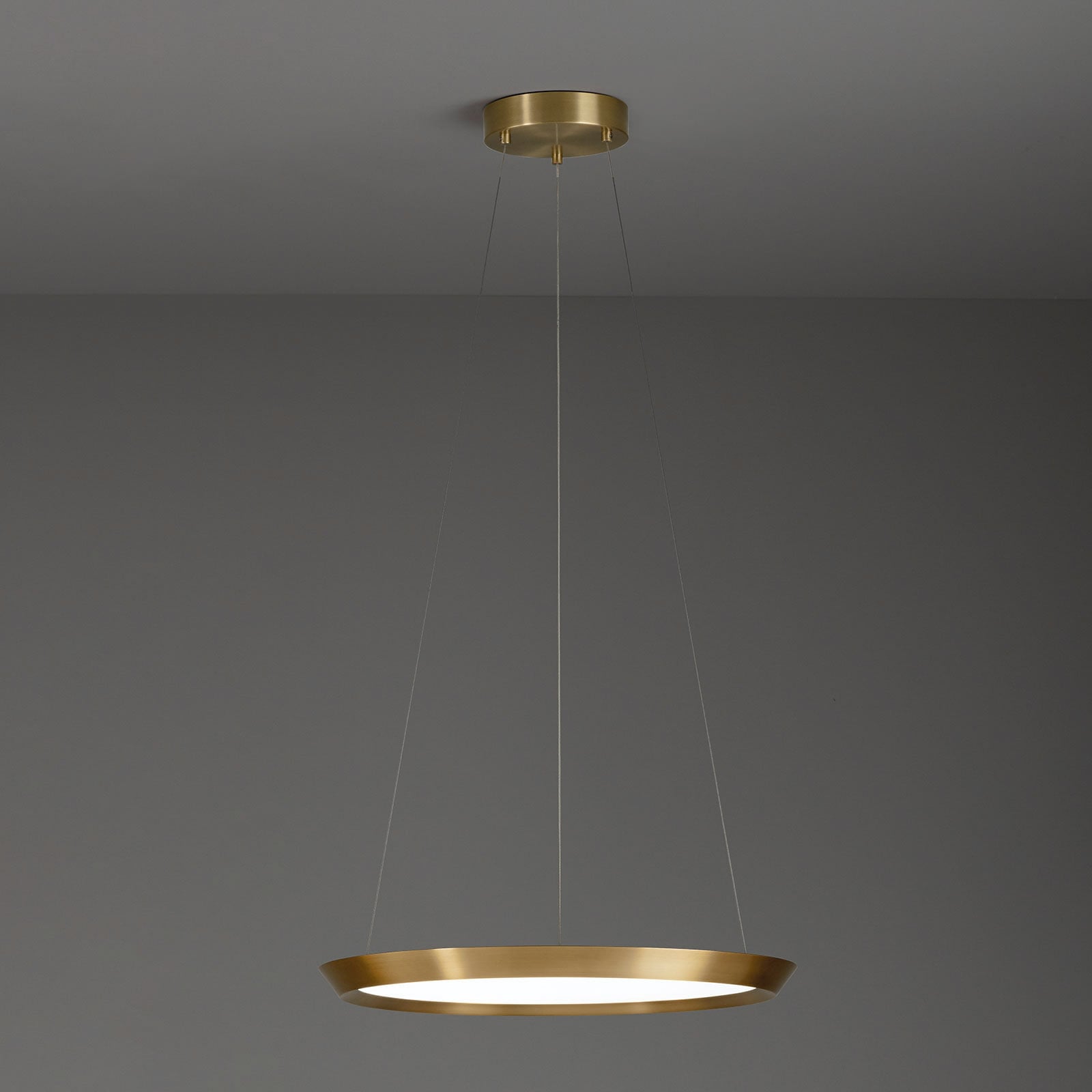 LED pendellampe Saturn dimbar messing satinert Ø60 cm bakside