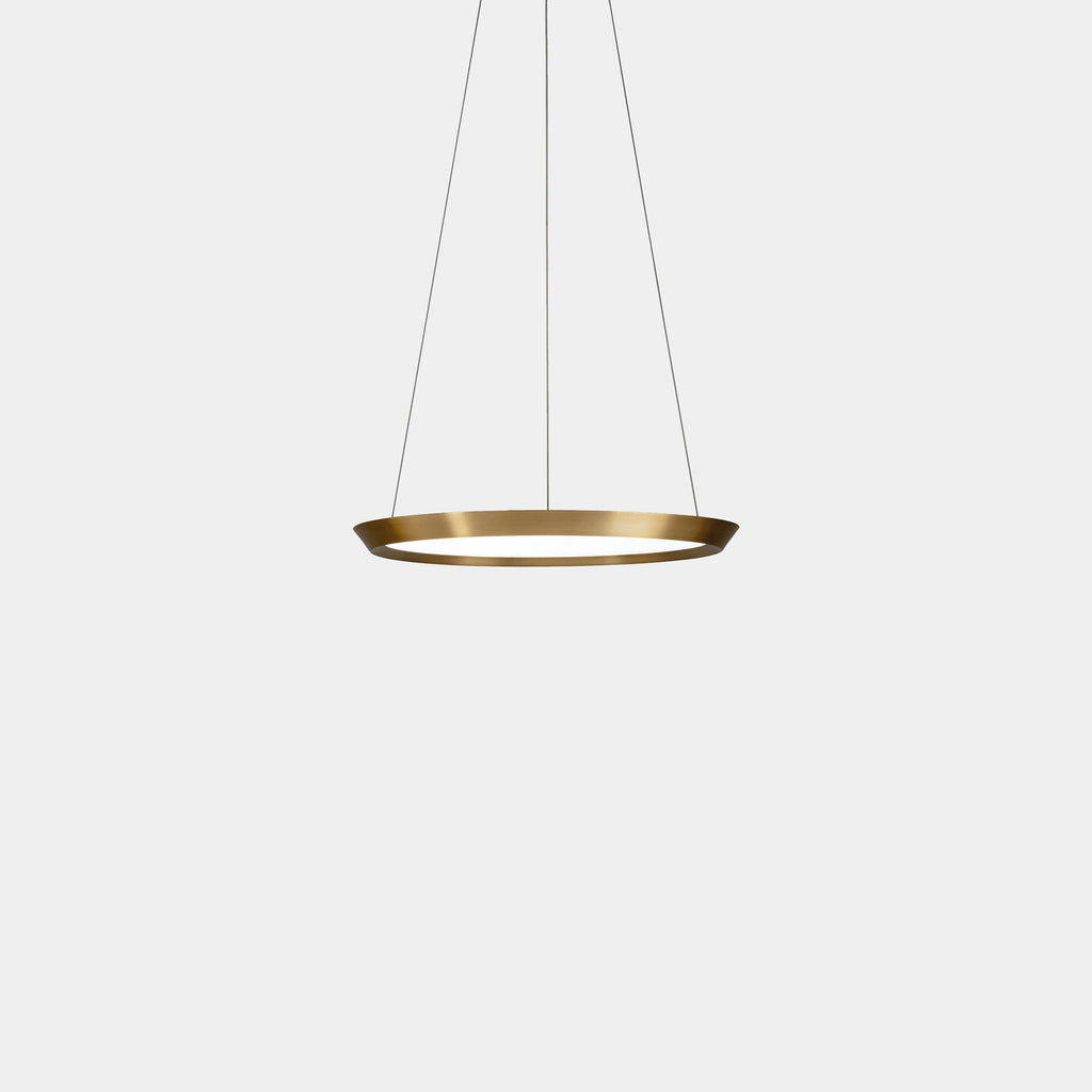 LED pendellampe Saturn dimbar messing satinert Ø60 cm sett fra siden