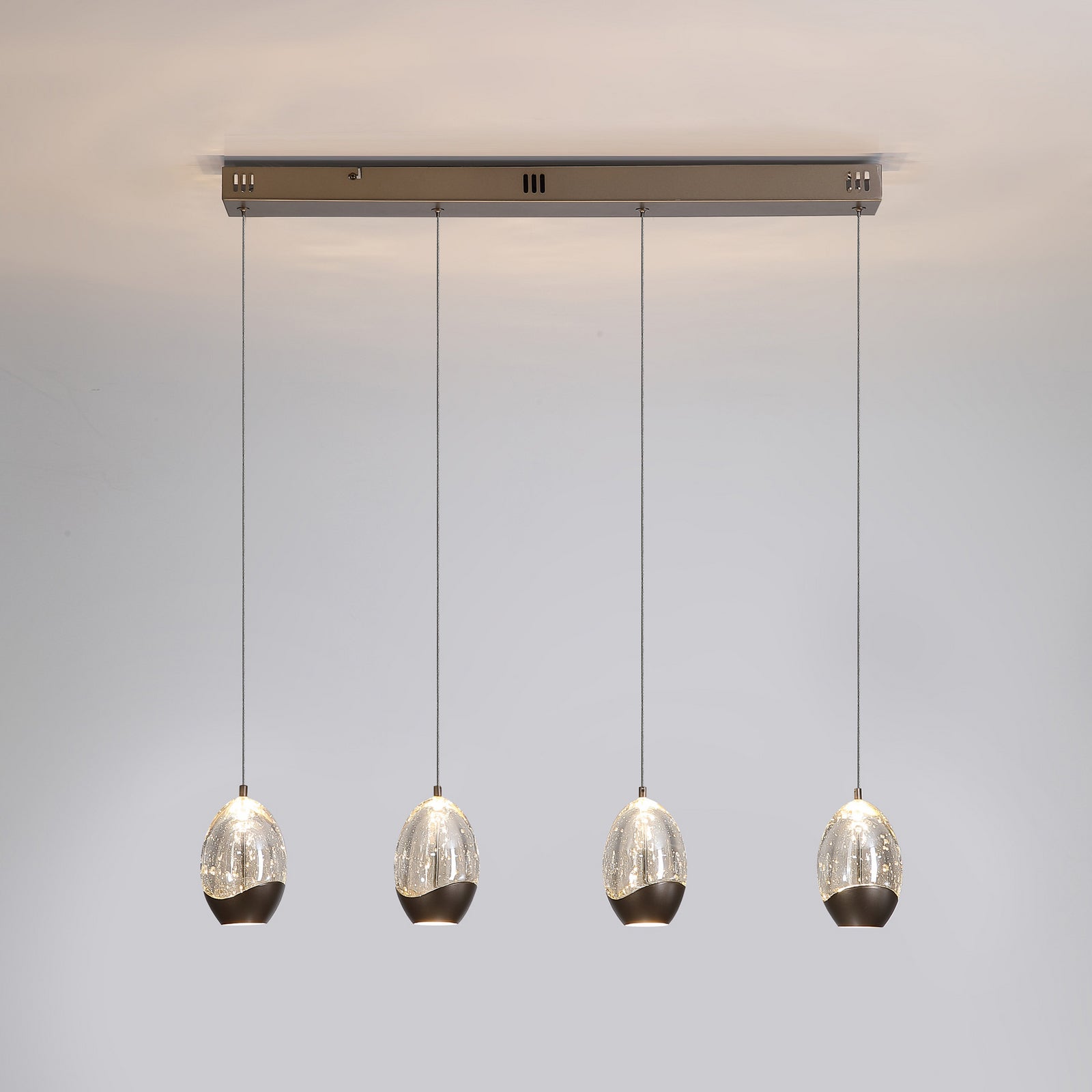 Detalj av LED pendellampe Seeds 4-lys glass kremfarget 75 cm