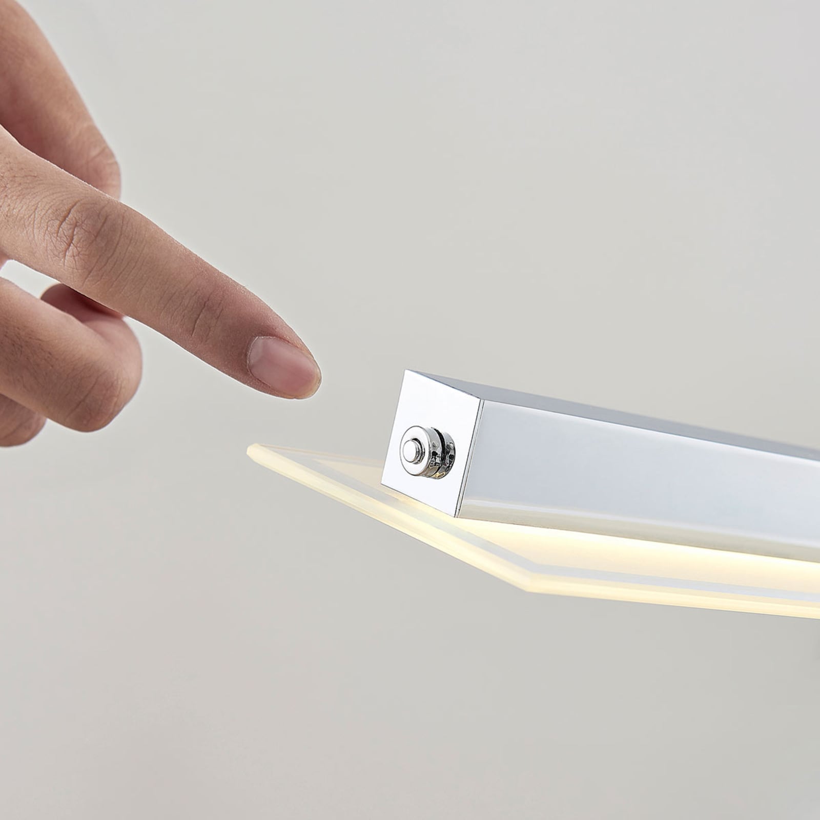 LED pendellampe Sladja krom glass CCT berøringsdimmer sideprofil