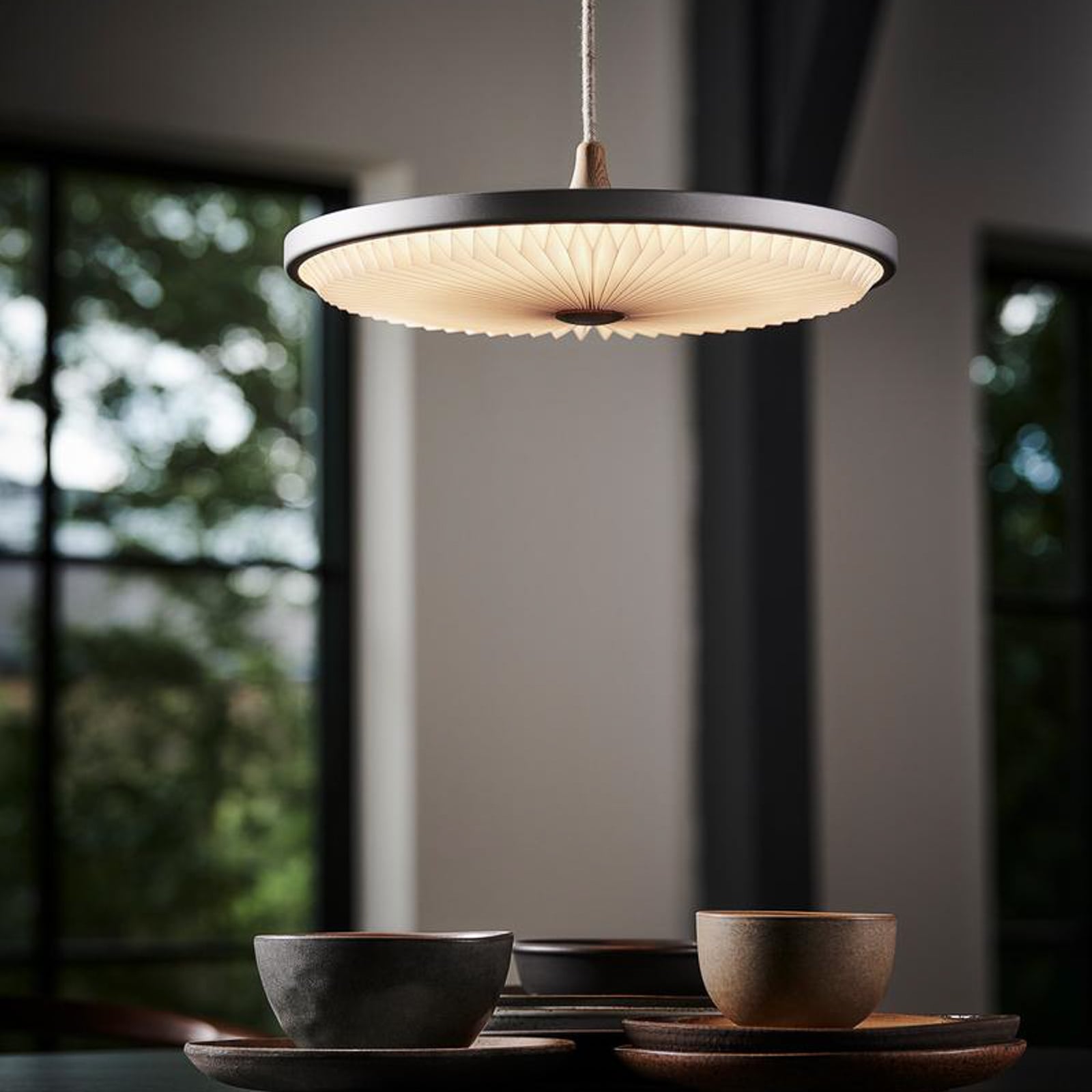 LED pendellampe Soleil aluminium tre lysgrå Ø35 cm - forfra